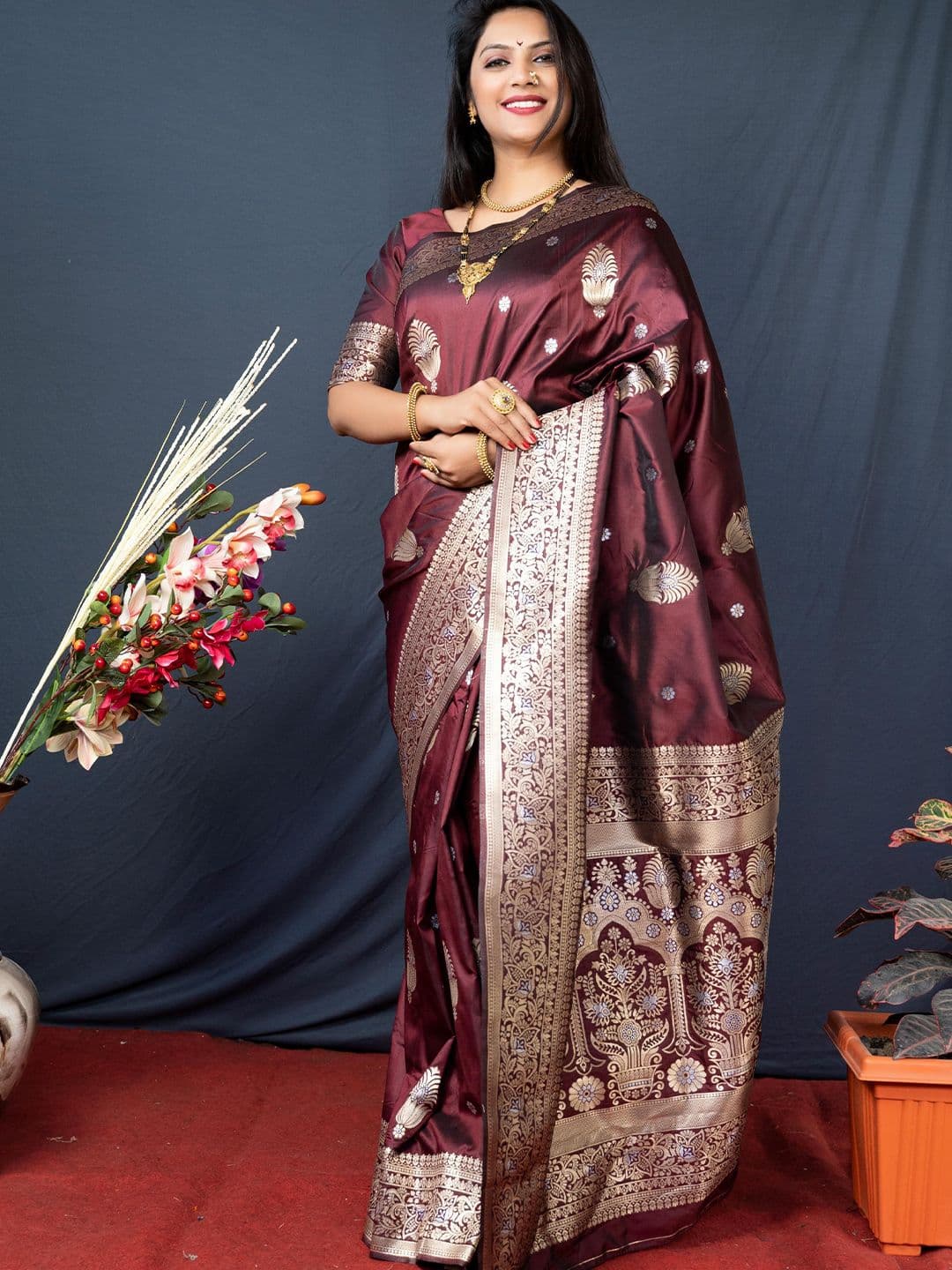 Royal Rajgharana Saree Floral Woven Design Zari Banarasi Saree - view 1