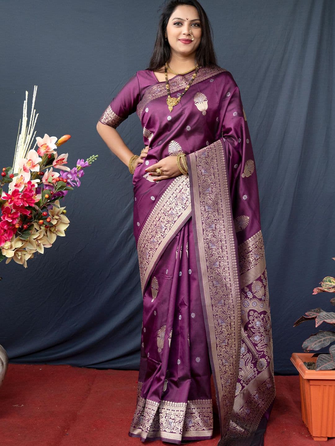 Royal Rajgharana Saree Floral Woven Design Zari Banarasi Saree - view 1