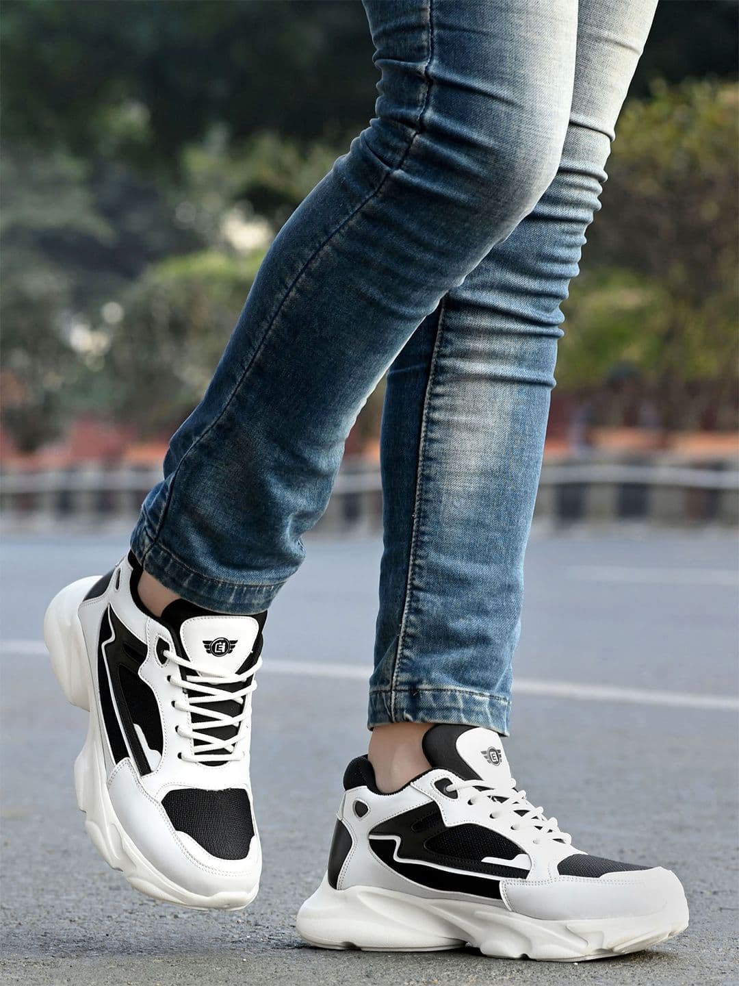 Eego Italy Men Lace Up Lightweight Training or Gym Shoes - view 1