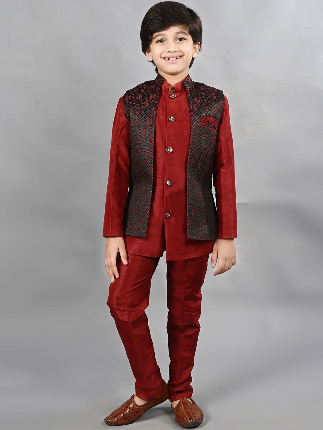 ahhaaaa Boys Self-Design Mandarin Collar Sherwani Set - view 1