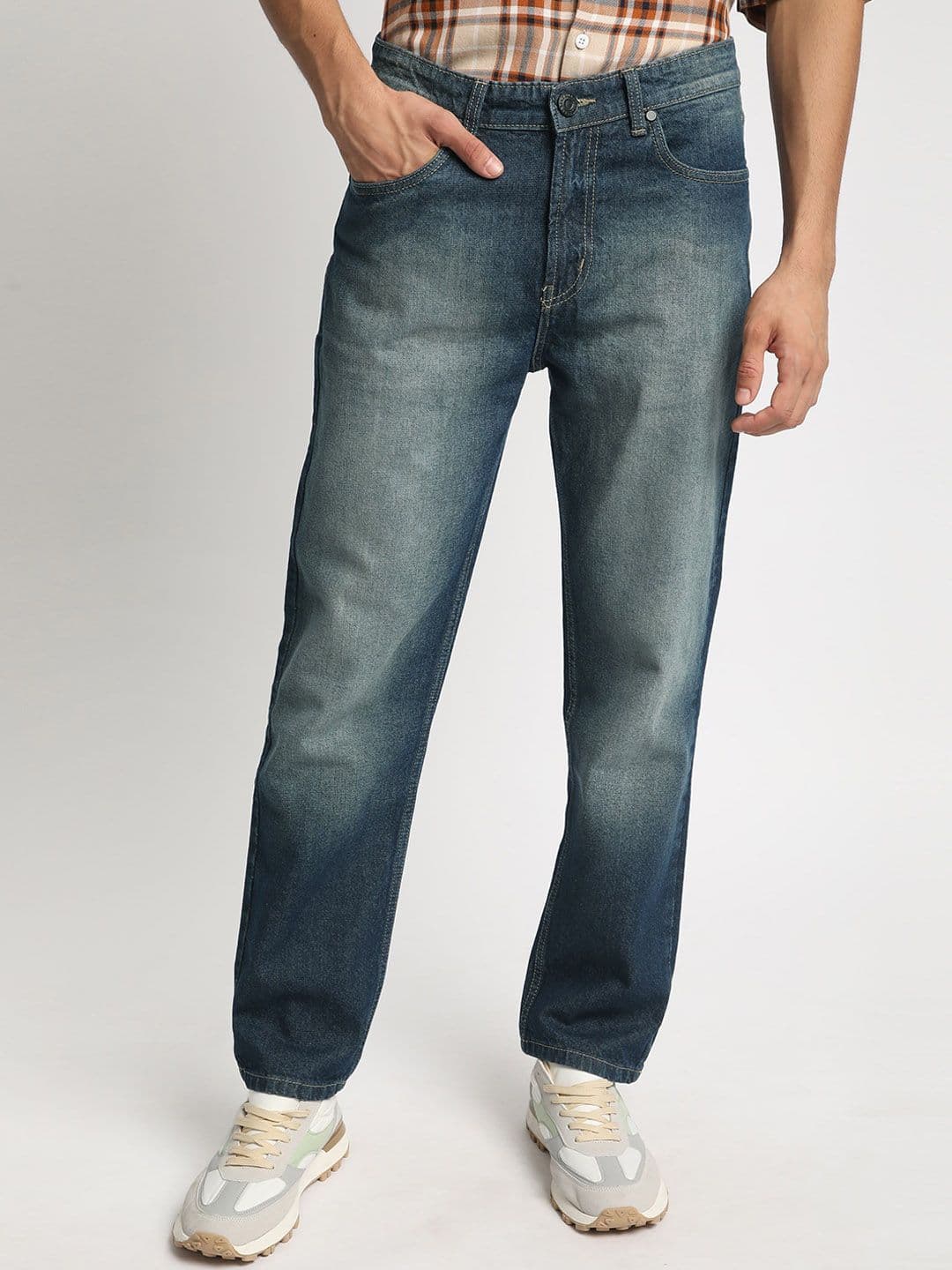 Bene Kleed Men Relaxed Fit Clean Look Tinted Pure Cotton Jeans - view 1