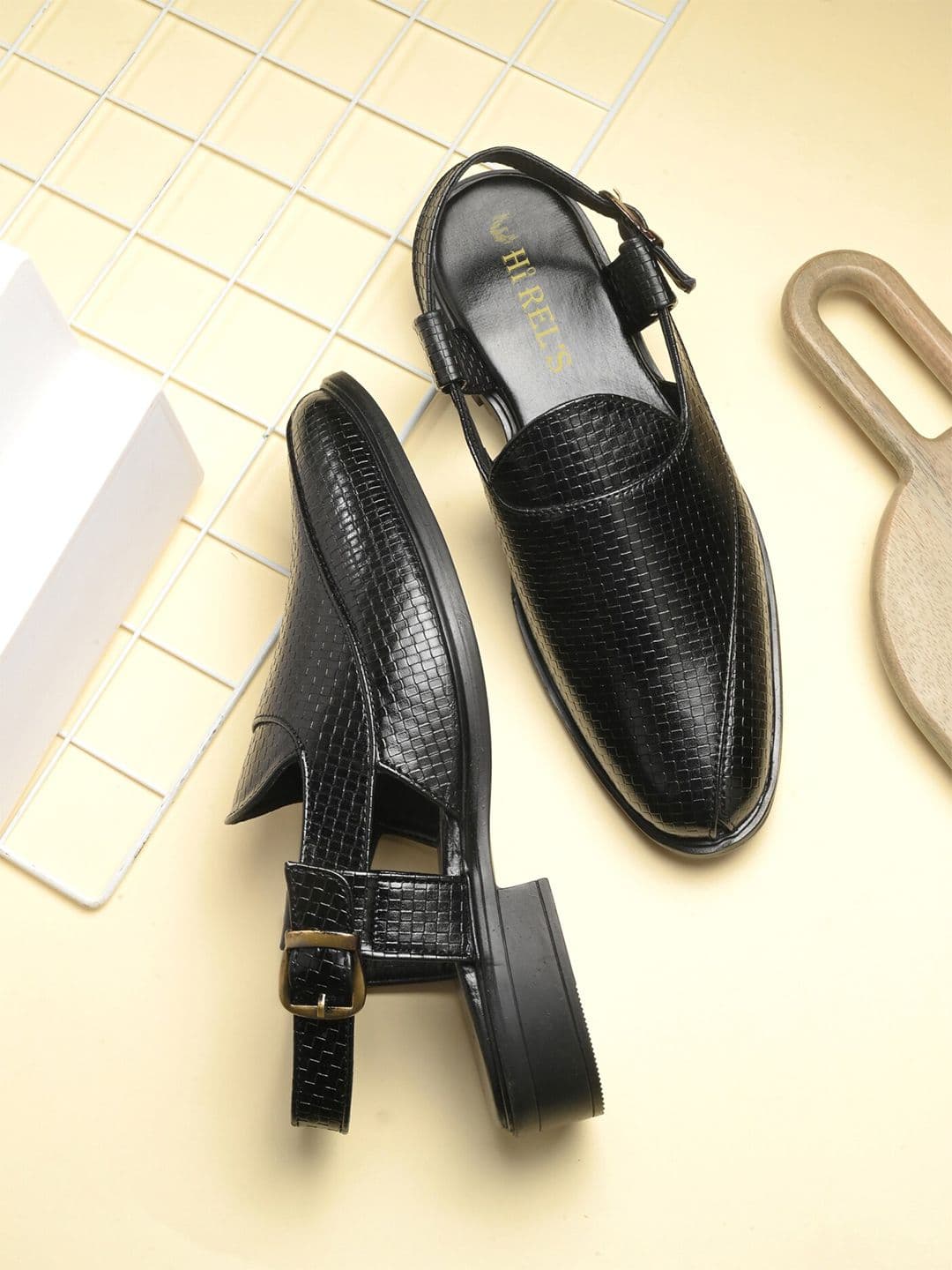 Hirels Men Shoe-Style Sandals - view 1
