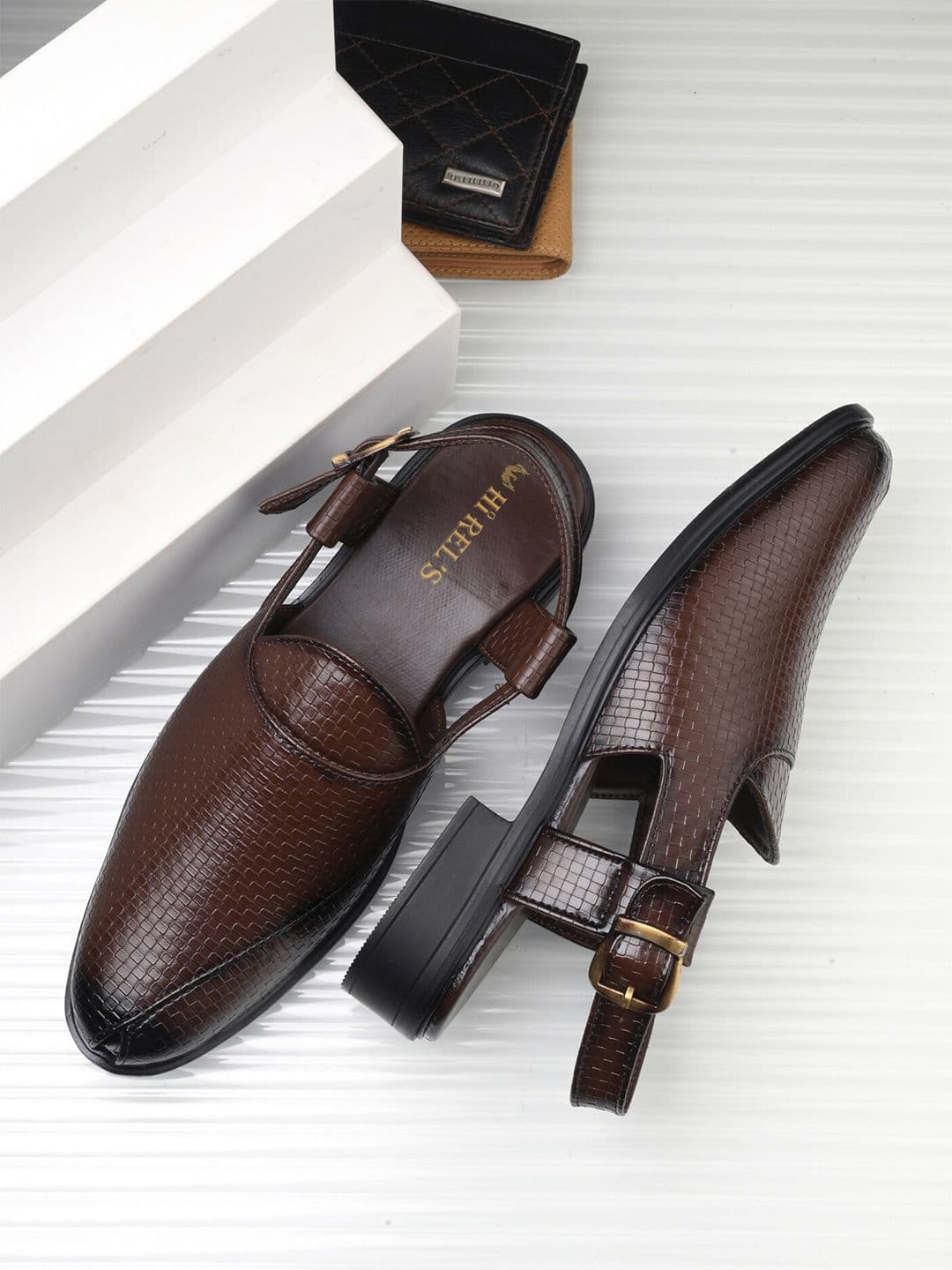 Hirels Men Shoe-Style Sandals - view 1