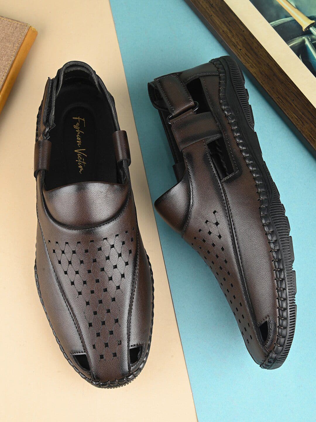 Fashion Victim Men Shoe-Style Sandals - view 1