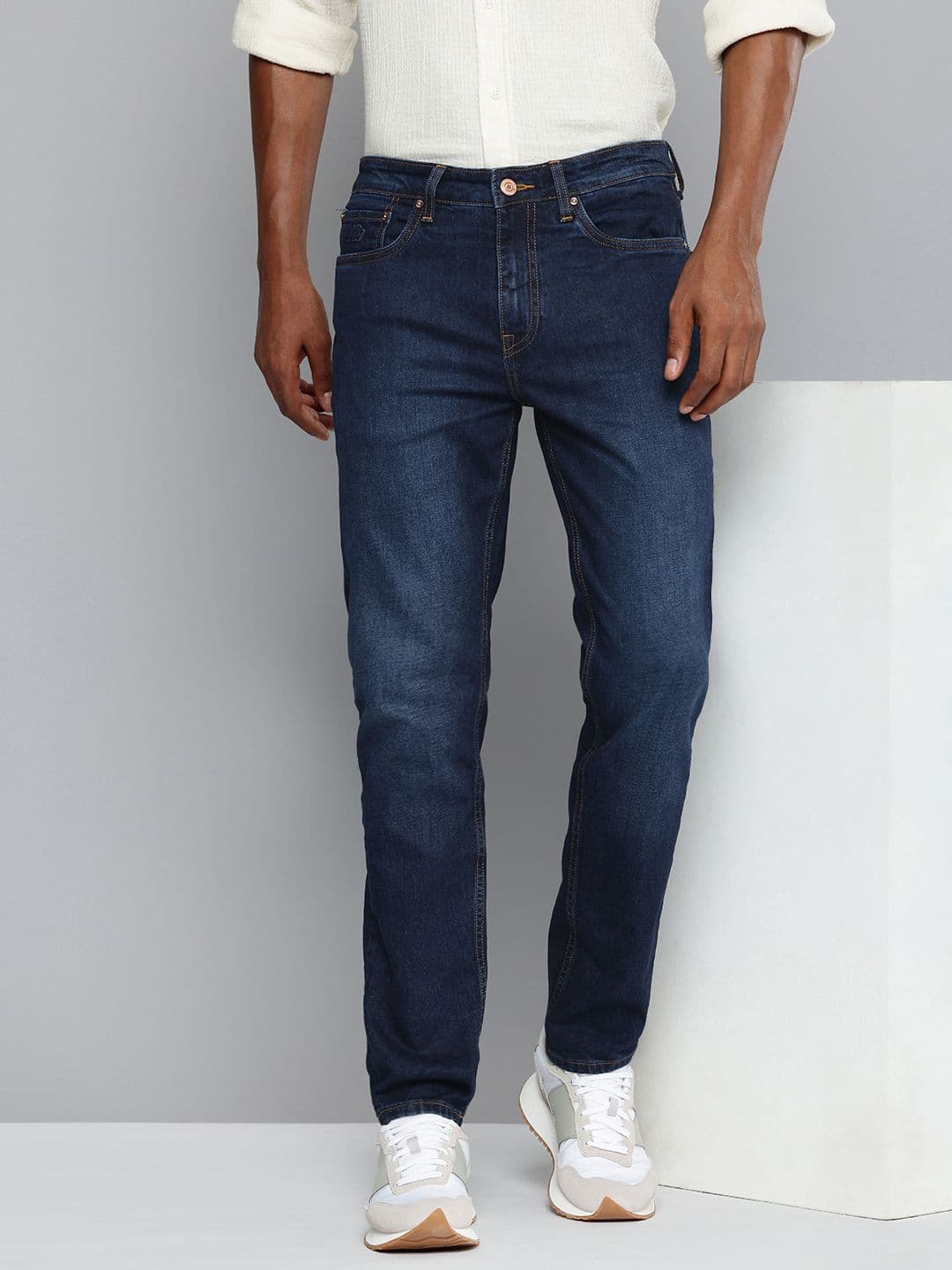Aeropostale Men Tapered Fit Light Fade Stretchable Jeans - view 1