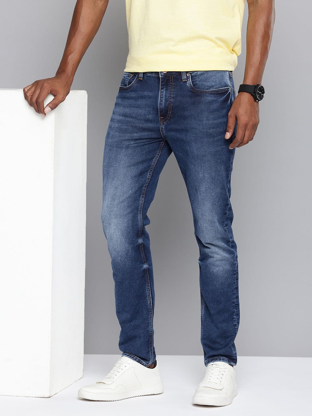 Aeropostale Men Tapered Fit Heavy Fade Stretchable Jeans - view 1