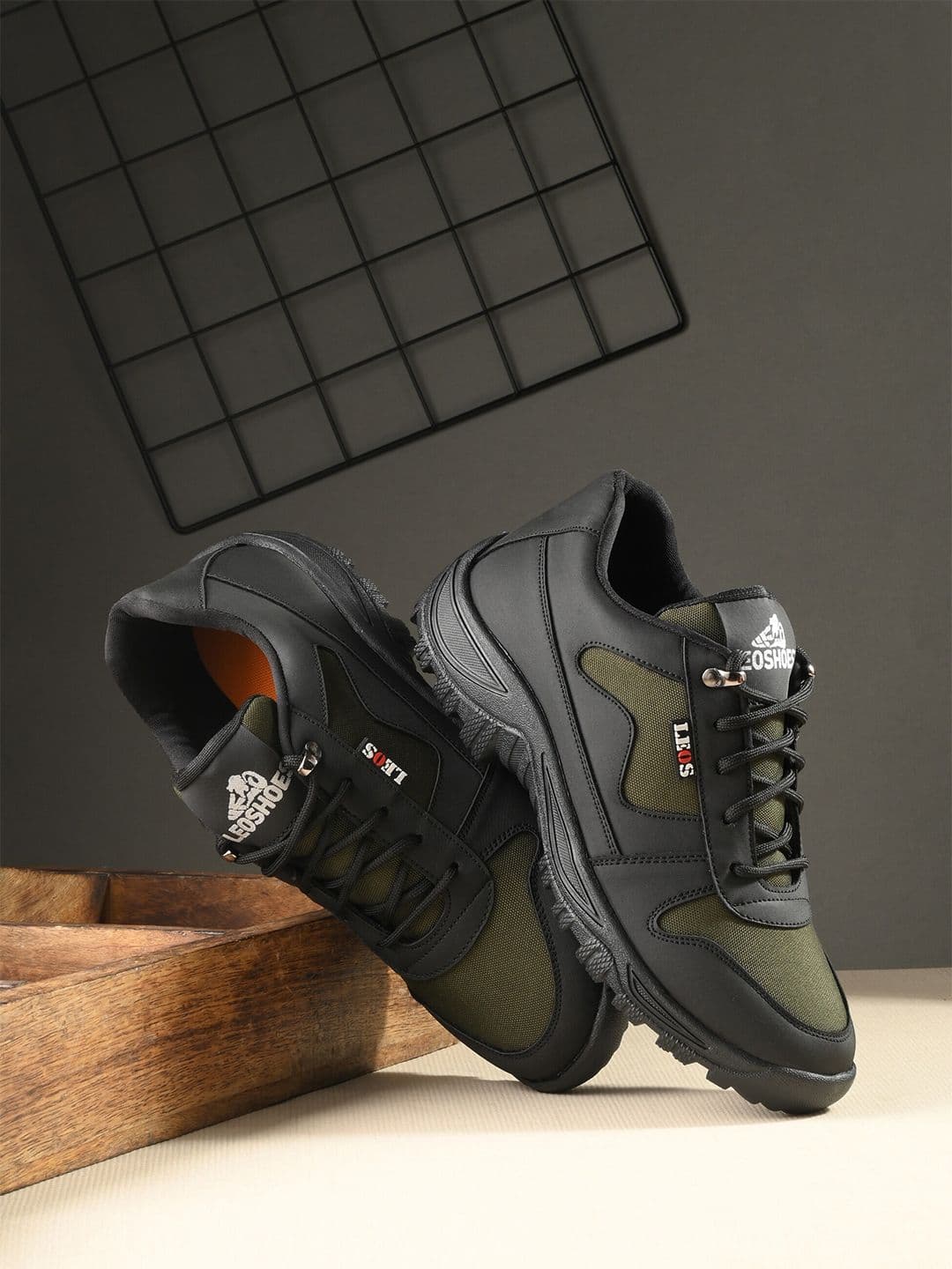 Leo's Fitness Shoes Men Textured Canvas Lace-Up Trekking Shoes - view 1