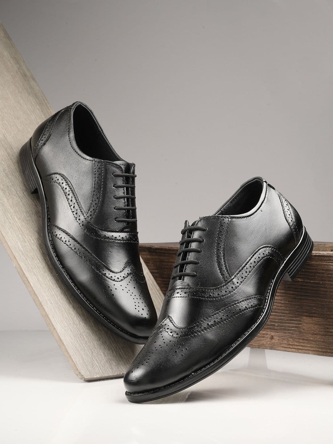 HERE&NOW Men Textured Round Toe Leather Formal Brogues - view 1