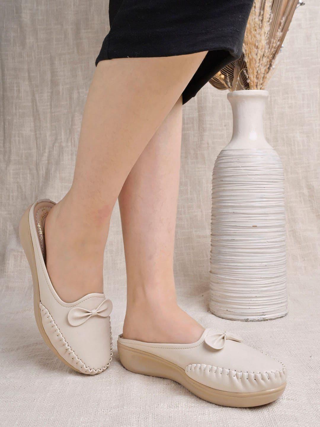 Shoetopia Women Textured Lightweight Comfort Insole Bow Detail Mules - view 1