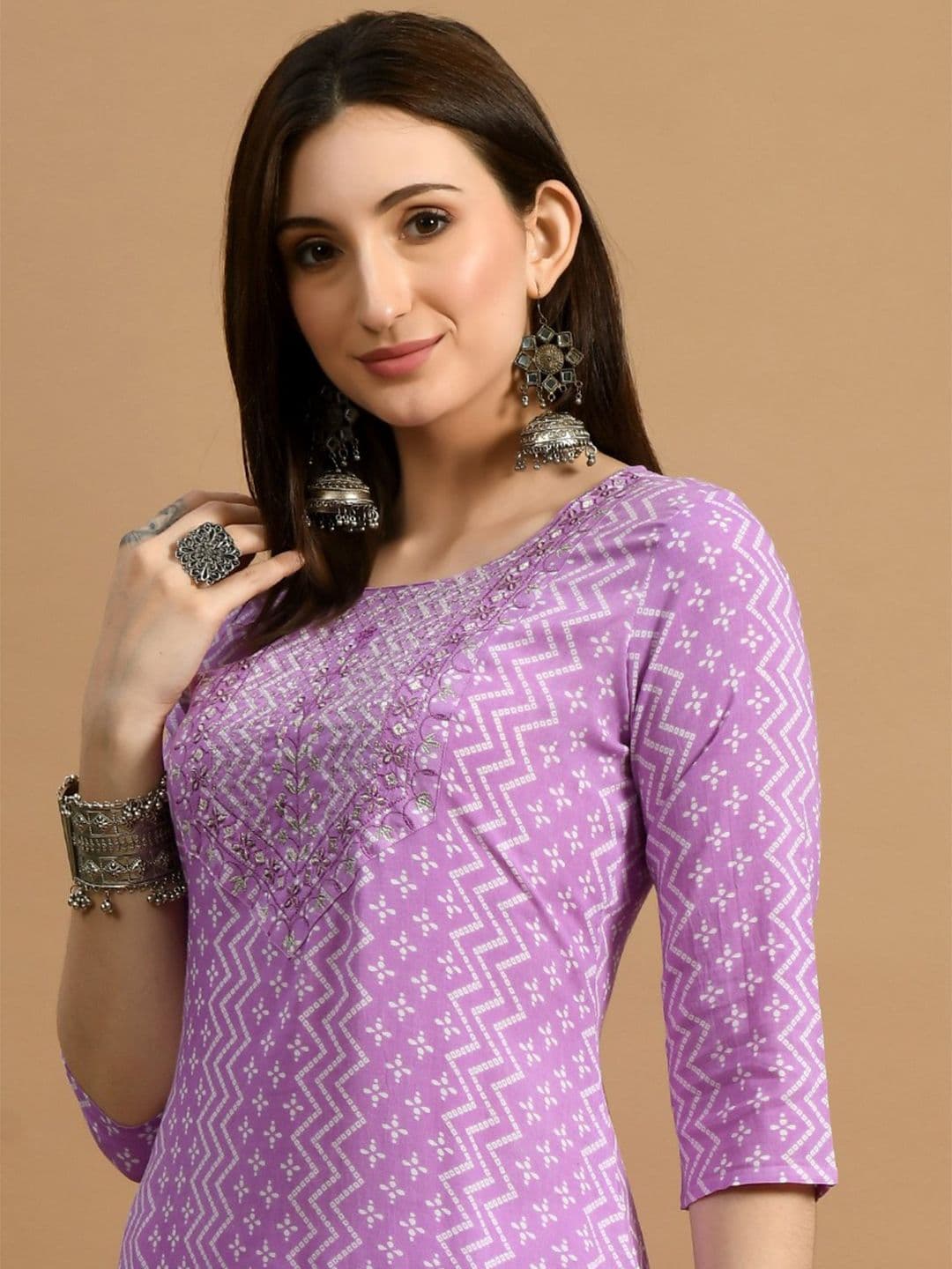 GLOWWORLD Ethnic Motifs Printed Thread Work Straight Kurta - view 1