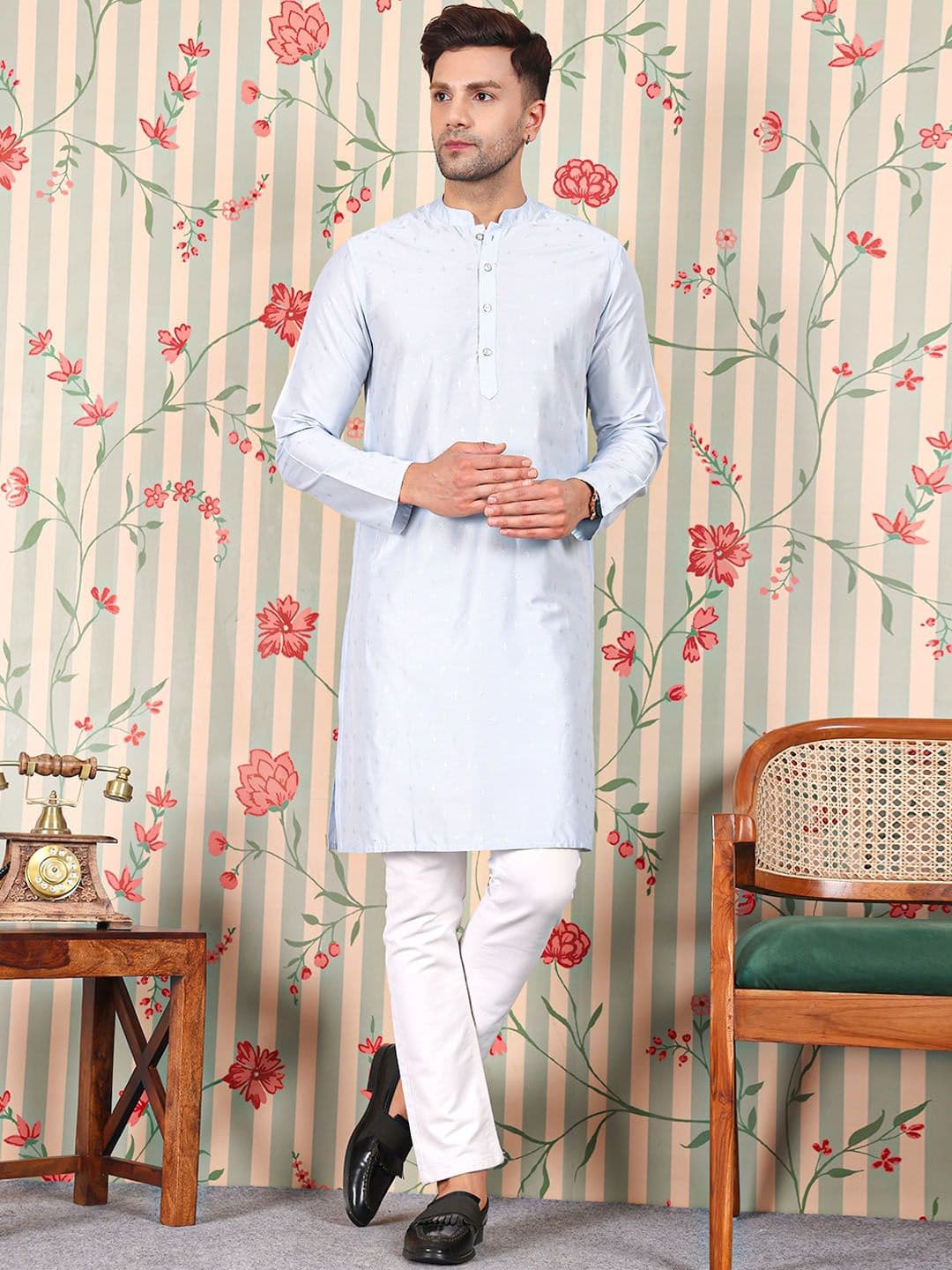 House of Pataudi Geometric Foil Printed Mandarin Collar Long Sleeves Straight Kurta - view 1