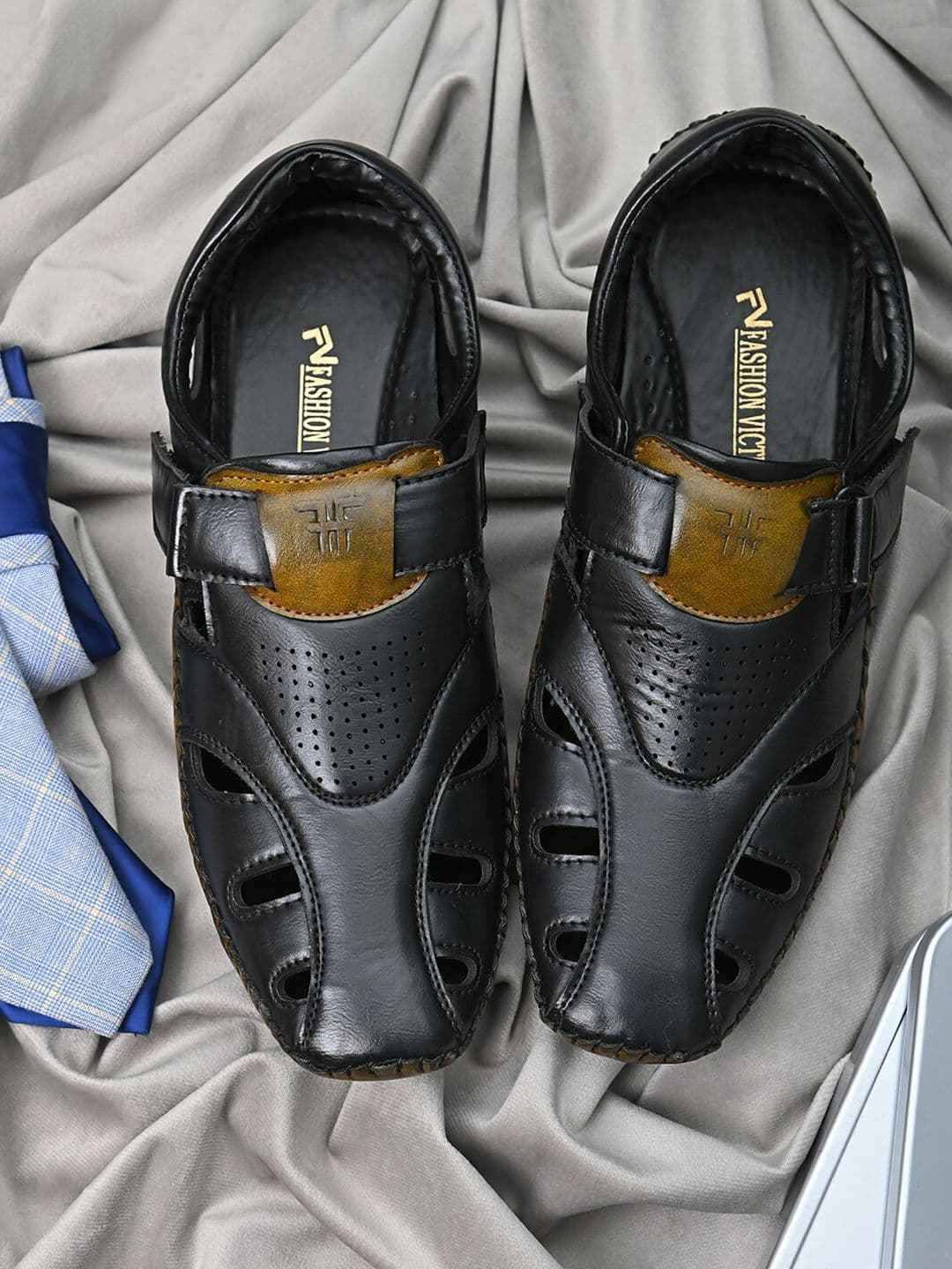 Fashion Victim Men Shoe-Style Sandals - view 1