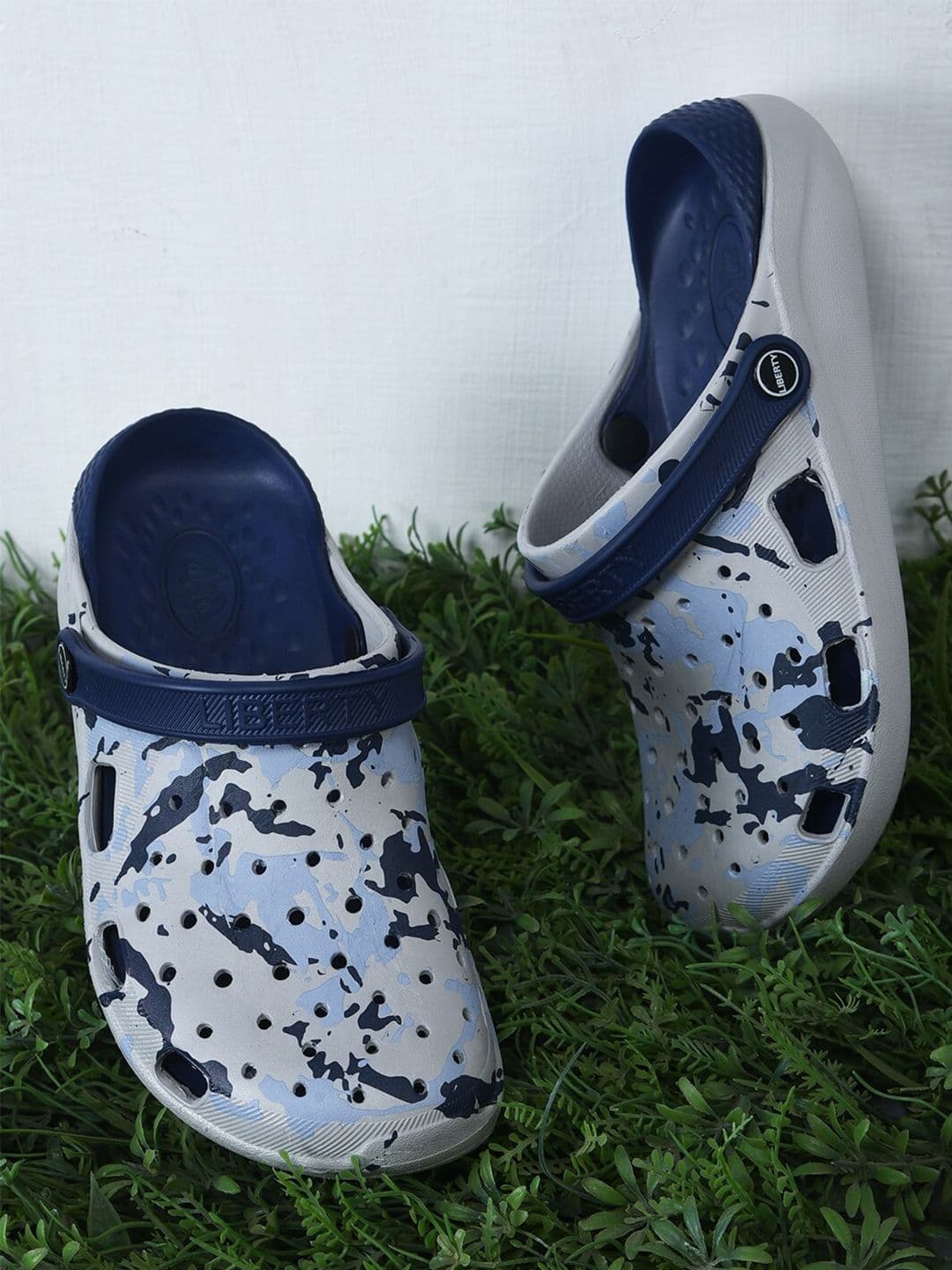 Liberty Men Printed Clogs - view 1