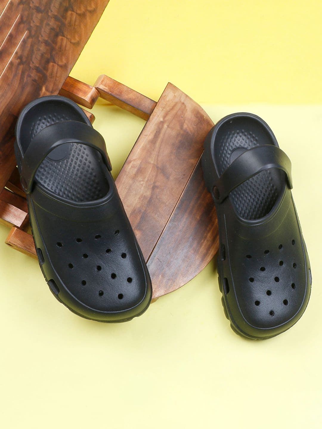 KRAASA Men Self Design Waterproof Clogs - view 1