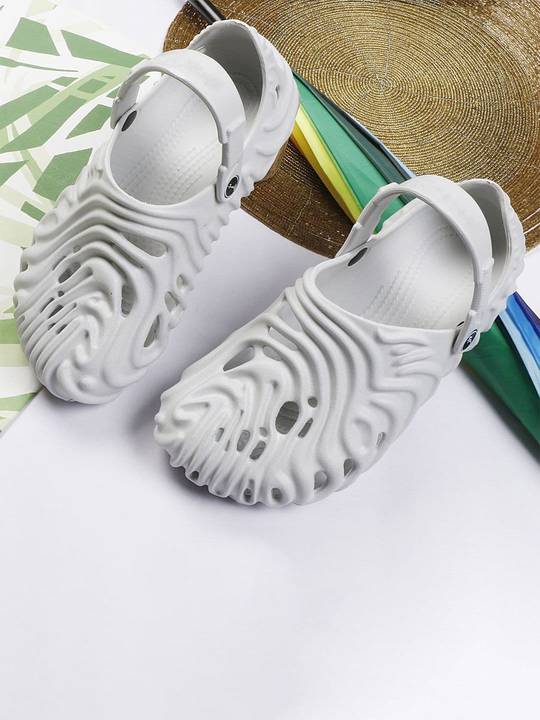 KRAASA Men Self Design Clogs - view 1