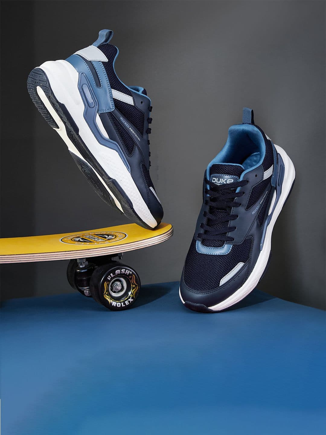 Duke Men Mesh Colourblocked Walking Shoes - view 1