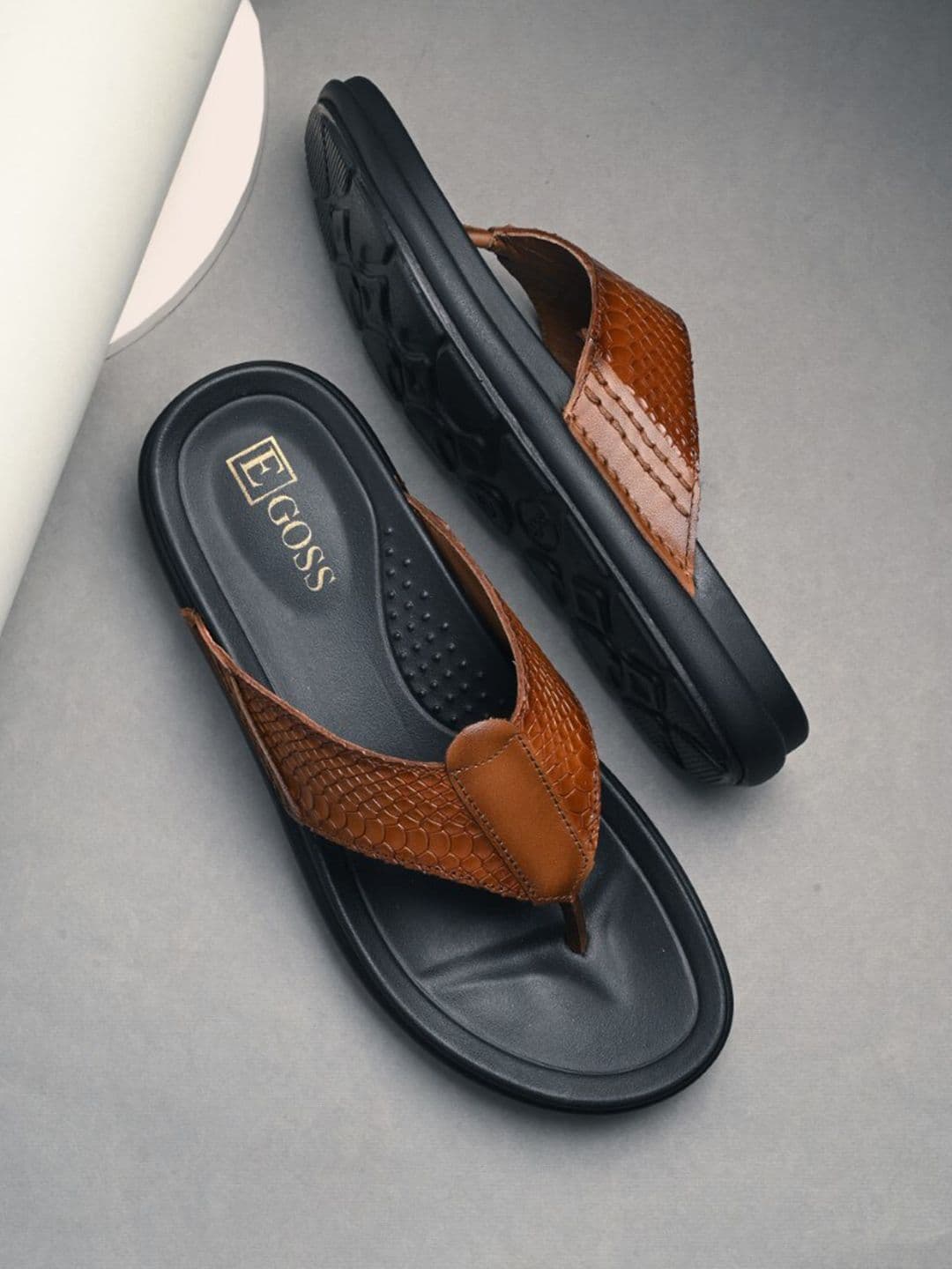 Egoss Men Self Design Thong Sandals - view 1