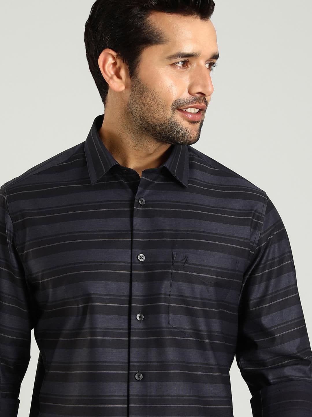 Indian Terrain Classic Slim Fit Horizontal Striped Pure Cotton Casual Shirt - view 1