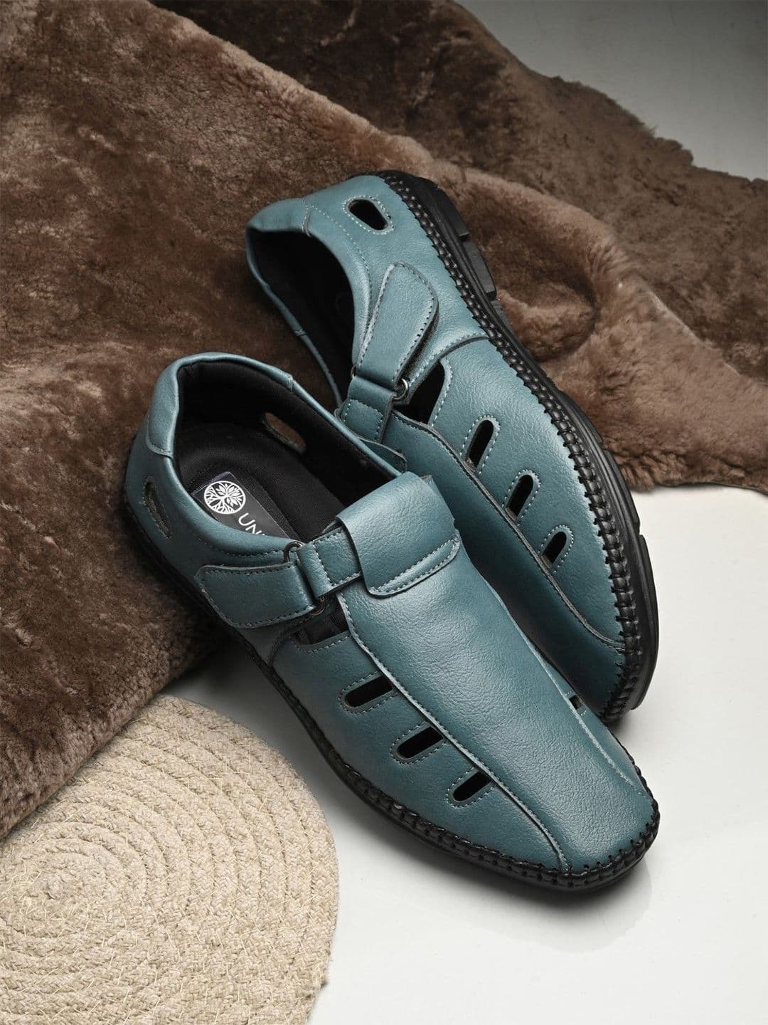 UNDERROUTE Men Ethnic Comfort Sandals - view 1