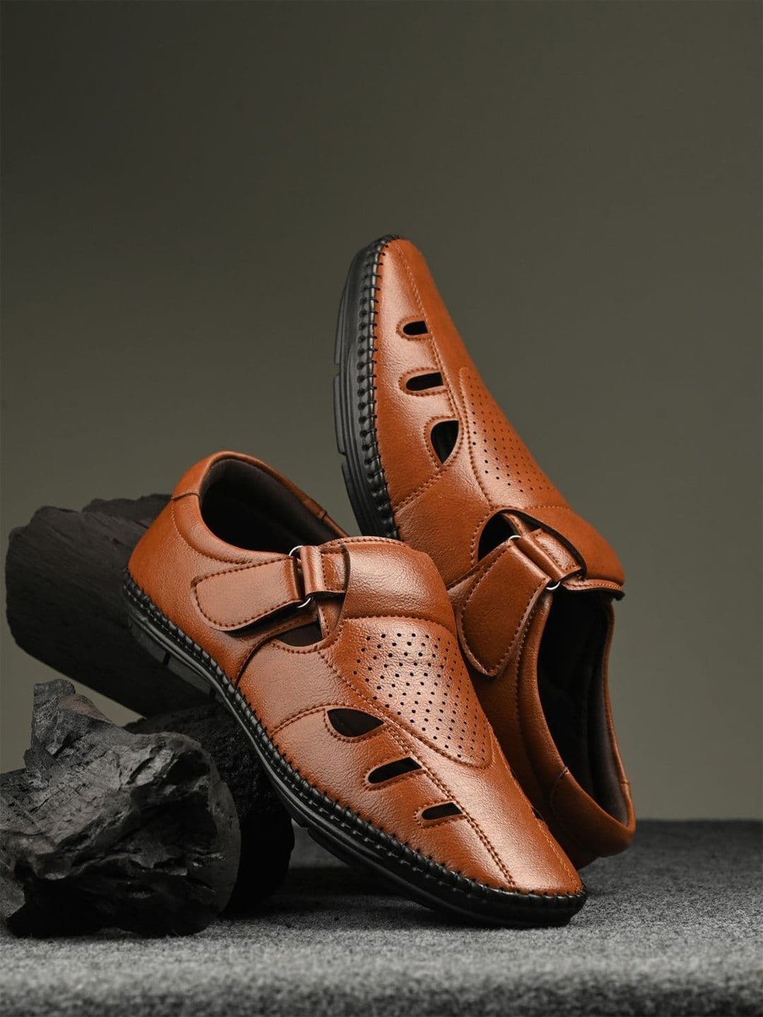 UNDERROUTE Men Ethnic Comfort Sandals - view 1