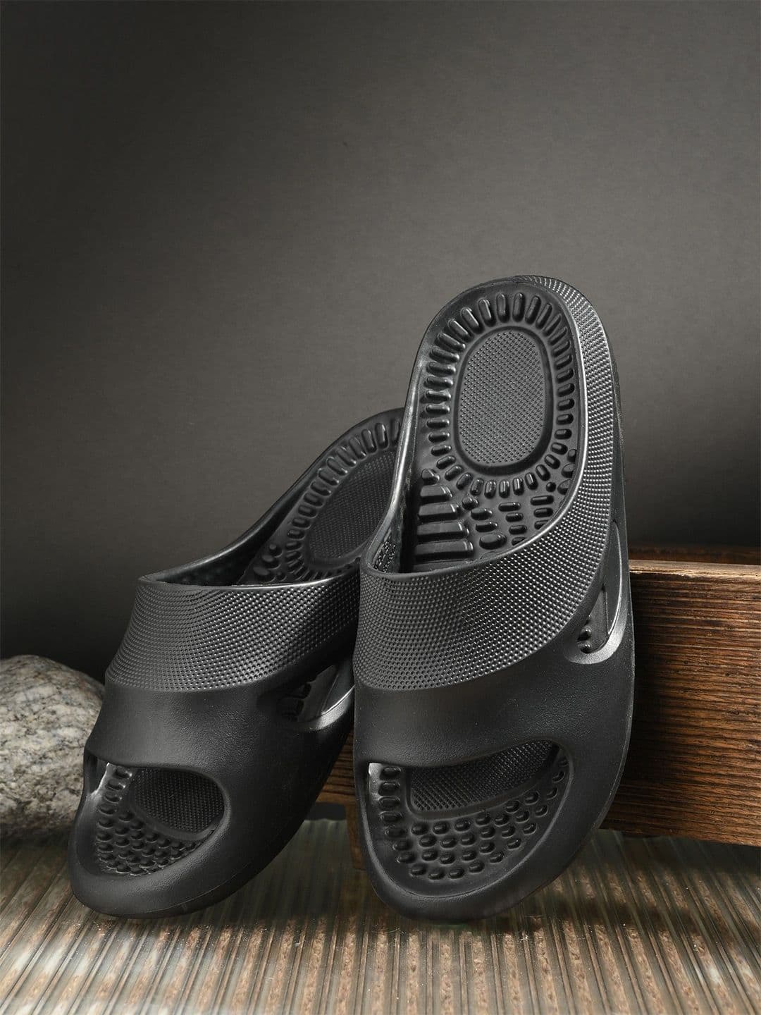 The Roadster Lifestyle Co. Men Black Ortholite Comfortable Cushion Sliders - view 1