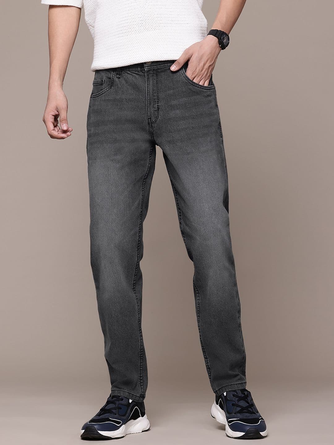 The Roadster Lifestyle Co. Men Relaxed Fit Light Fade Stretchable Jeans