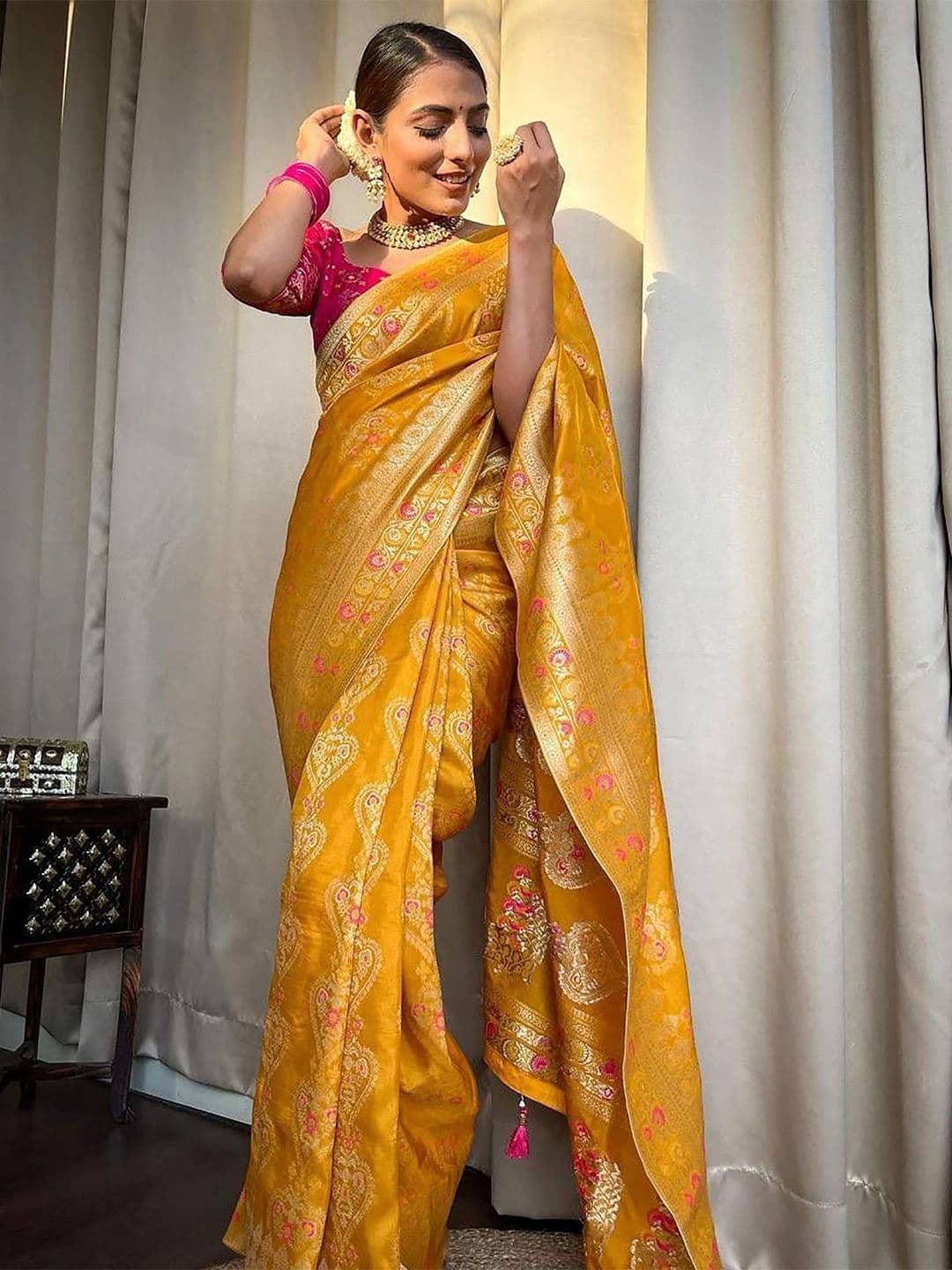 BerMondsey Woven Design Zari Silk Blend Banarasi Saree - view 1