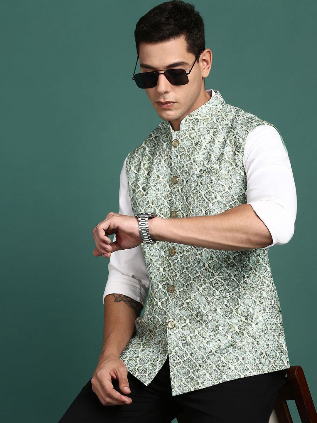 SHOWOFFFF Men's Embroidered Slim-Fit Nehru Jackets - view 1