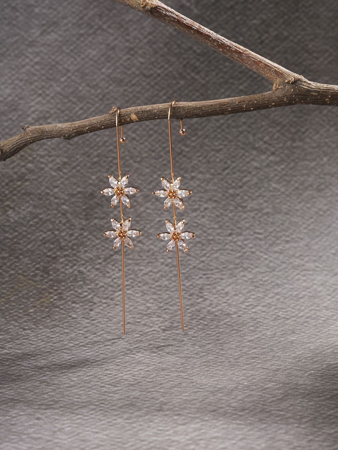 EL REGALO Floral Shaped Ear Cuff Earrings - view 1