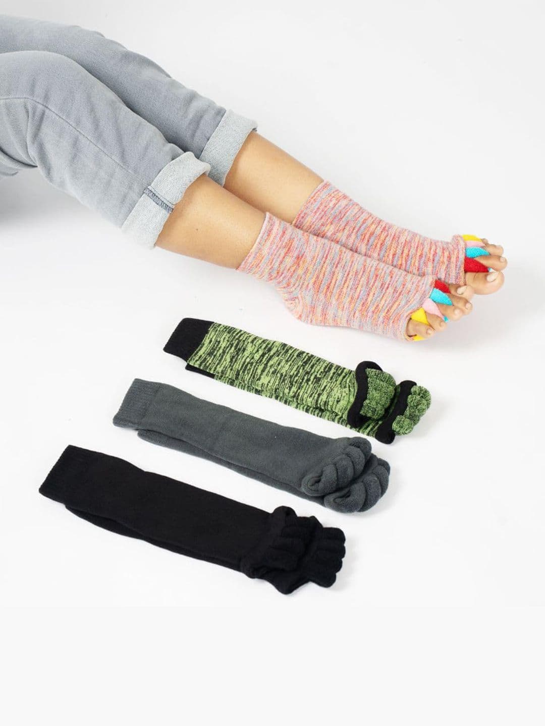 Queue Patterned Cotton Ankle-Length Toe Separator Socks - view 1