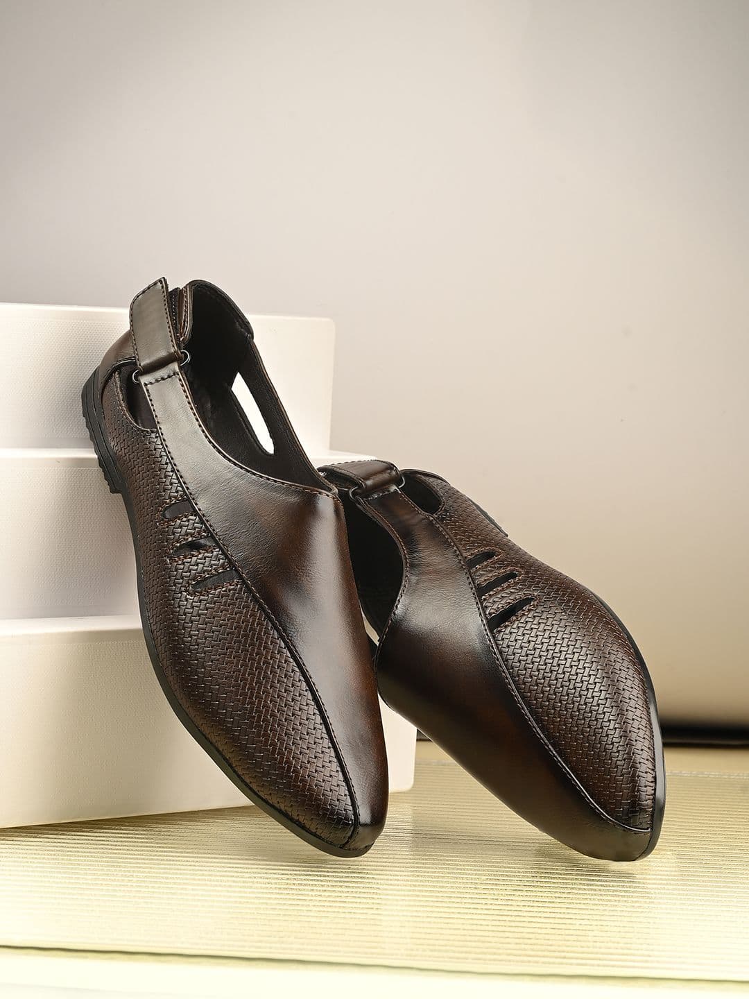 SERVER Brown Comfortable & Lightweight Sandals - view 1