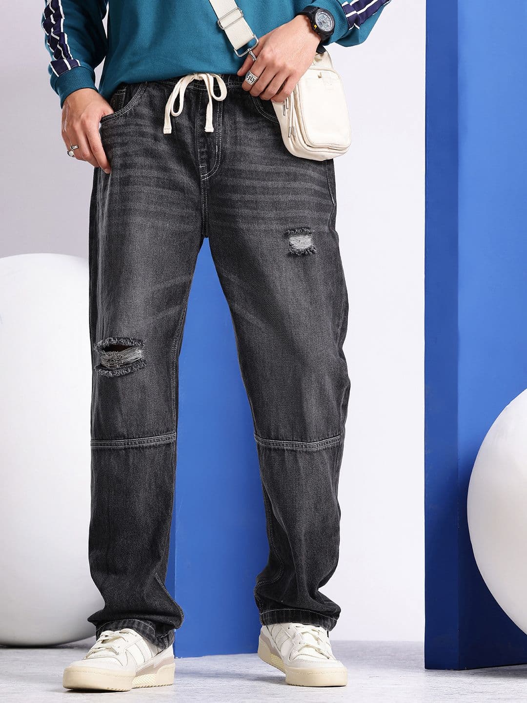 Aeropostale Men Pure Cotton Relaxed Fit Mildly Distressed Light Fade Jeans - view 1