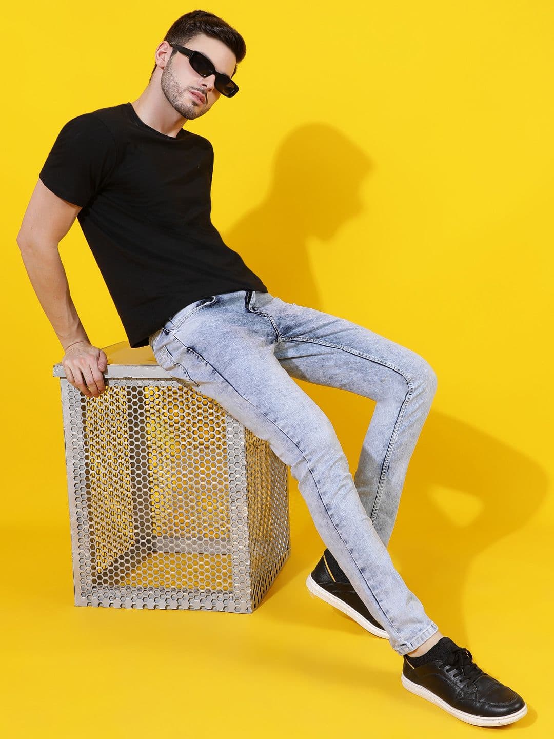Belliskey Men Skinny Fit Light Fade Jeans - view 1