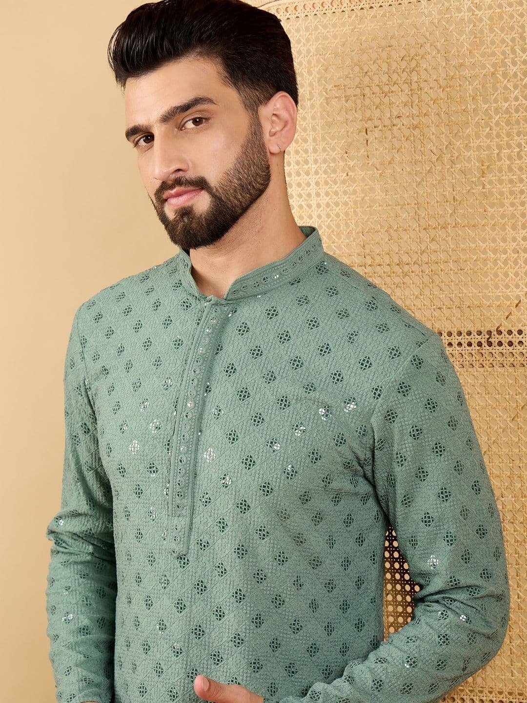 Ethnic Bay Men Embroidered Mandarin Collar Long Sleeves Chikankari Kurta - view 1