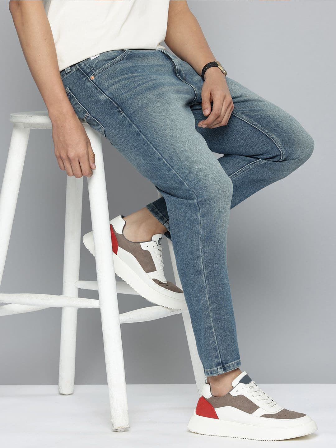 Flying Machine Men Mankle Relax Tapered Fit Mid-Rise Light Fade Stretchable Jeans - view 1