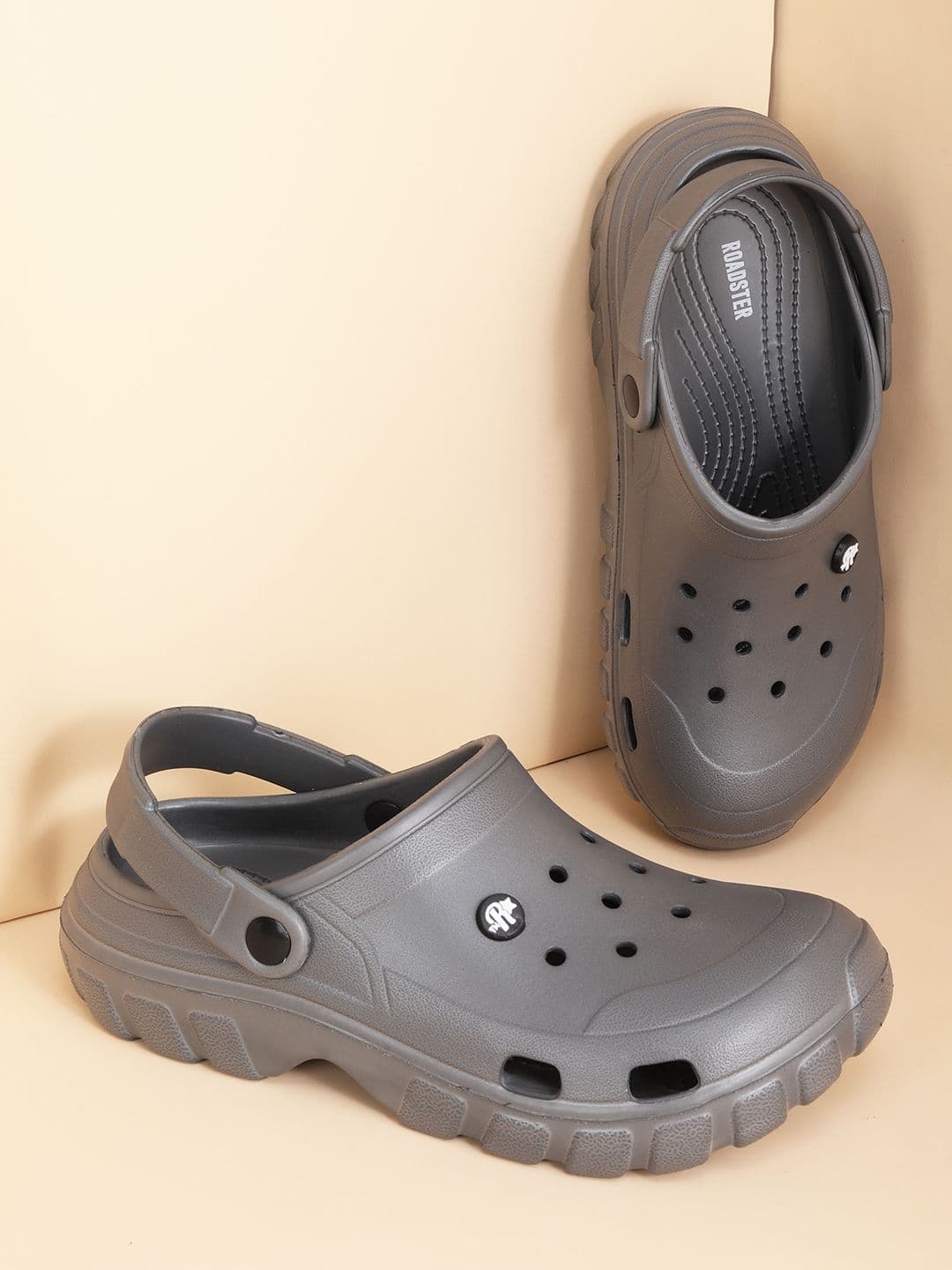 The Roadster Lifestyle Co Men WaveTread Modern Clogs - view 1