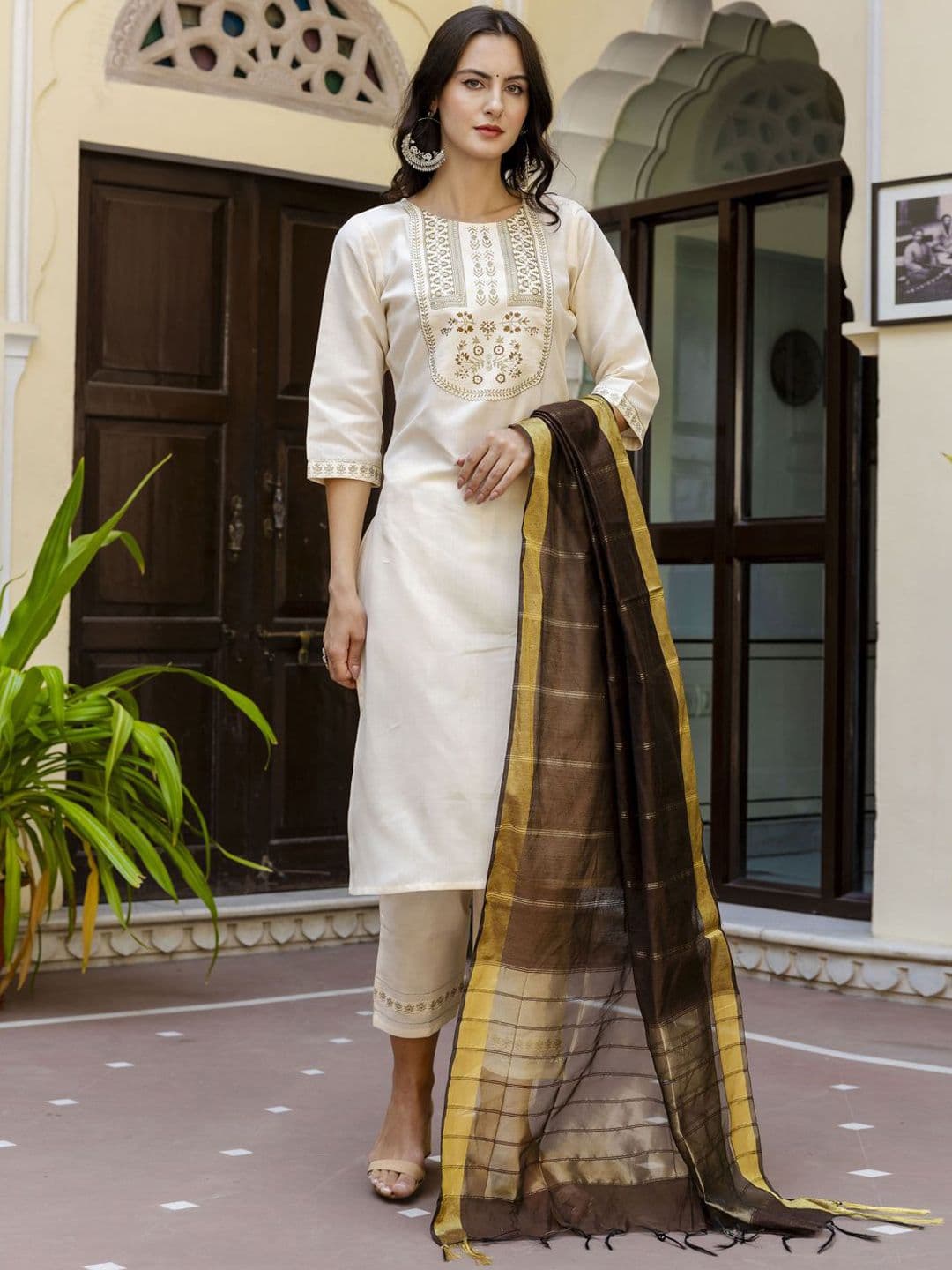 VredeVogel Floral Printed Round Neck Regular Straight Kurta With Trouser With Dupatta - view 1