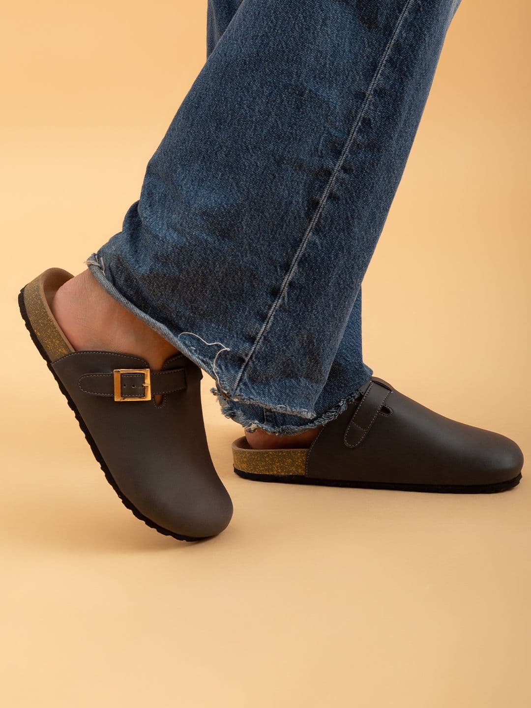 Big Fox Men Shoe-Style Sandals - view 1