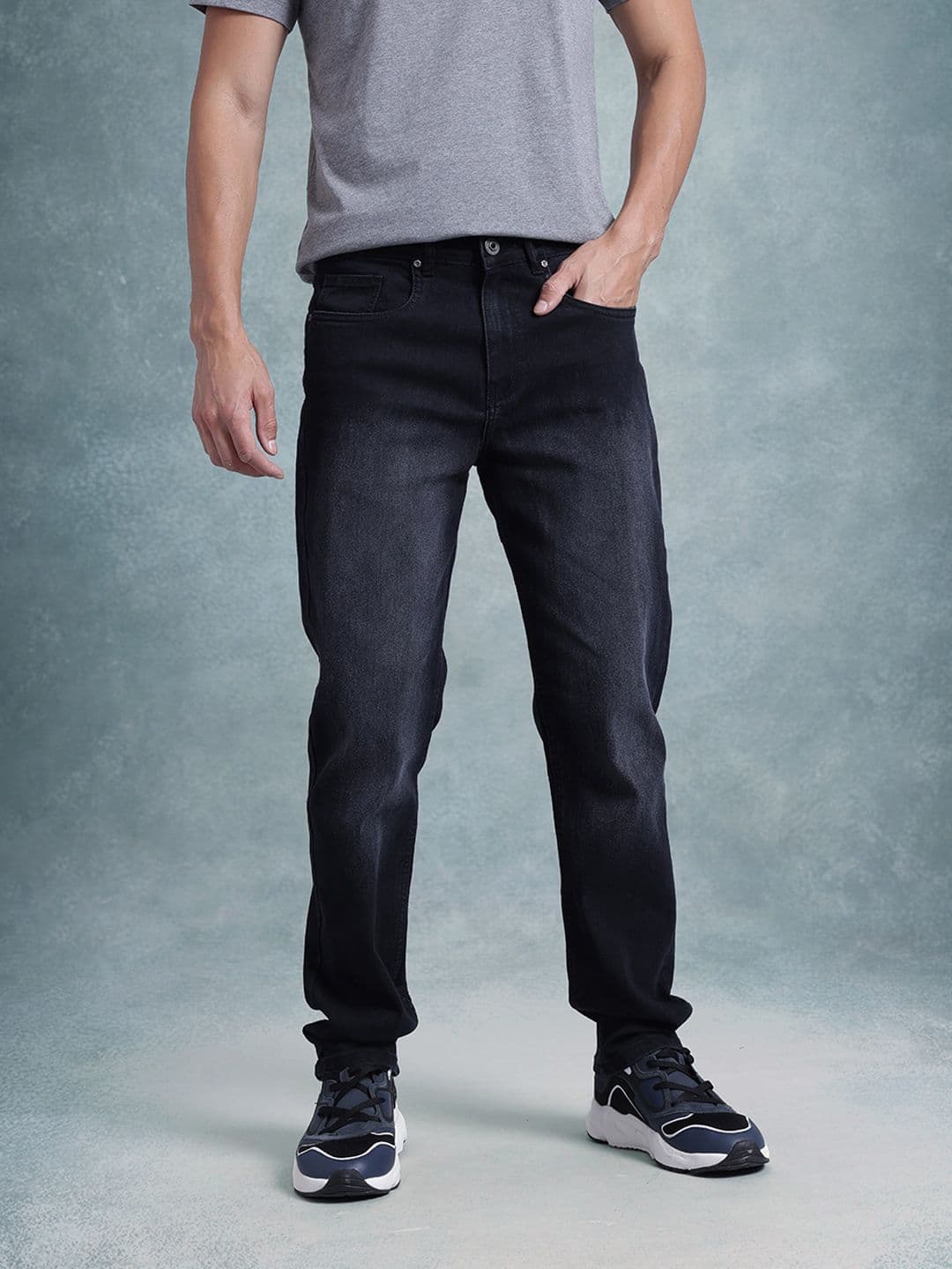 The Roadster Life Co. Men Relaxed Fit Mid-Rise Light Fade Stretchable Jeans