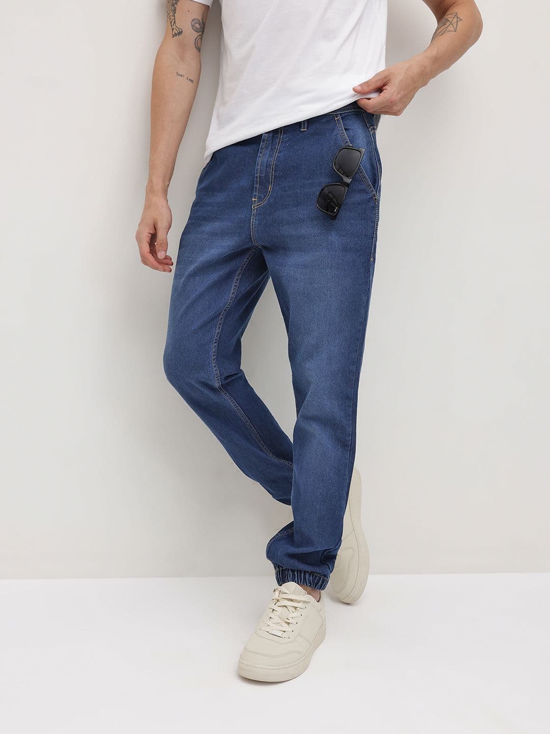 The Roadster Life Co. Men Relaxed Fit Mid-Rise Light Fade Stretchable Jeans - view 1