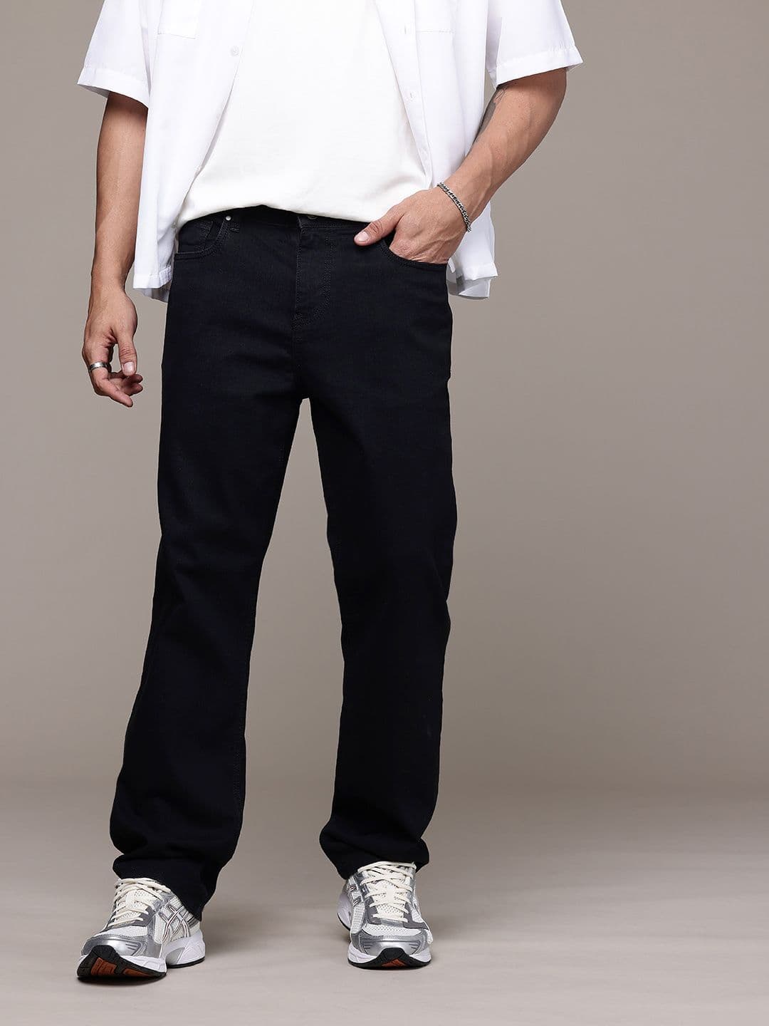 The Roadster Life Co. Men Straight Fit Stretchable Jeans