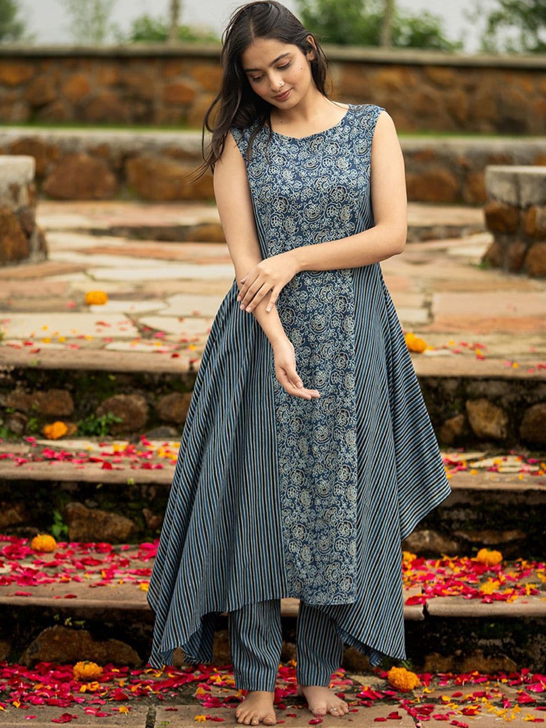 JITI Women Floral Printed Regular Pure Cotton Kurta with Trousers - view 1