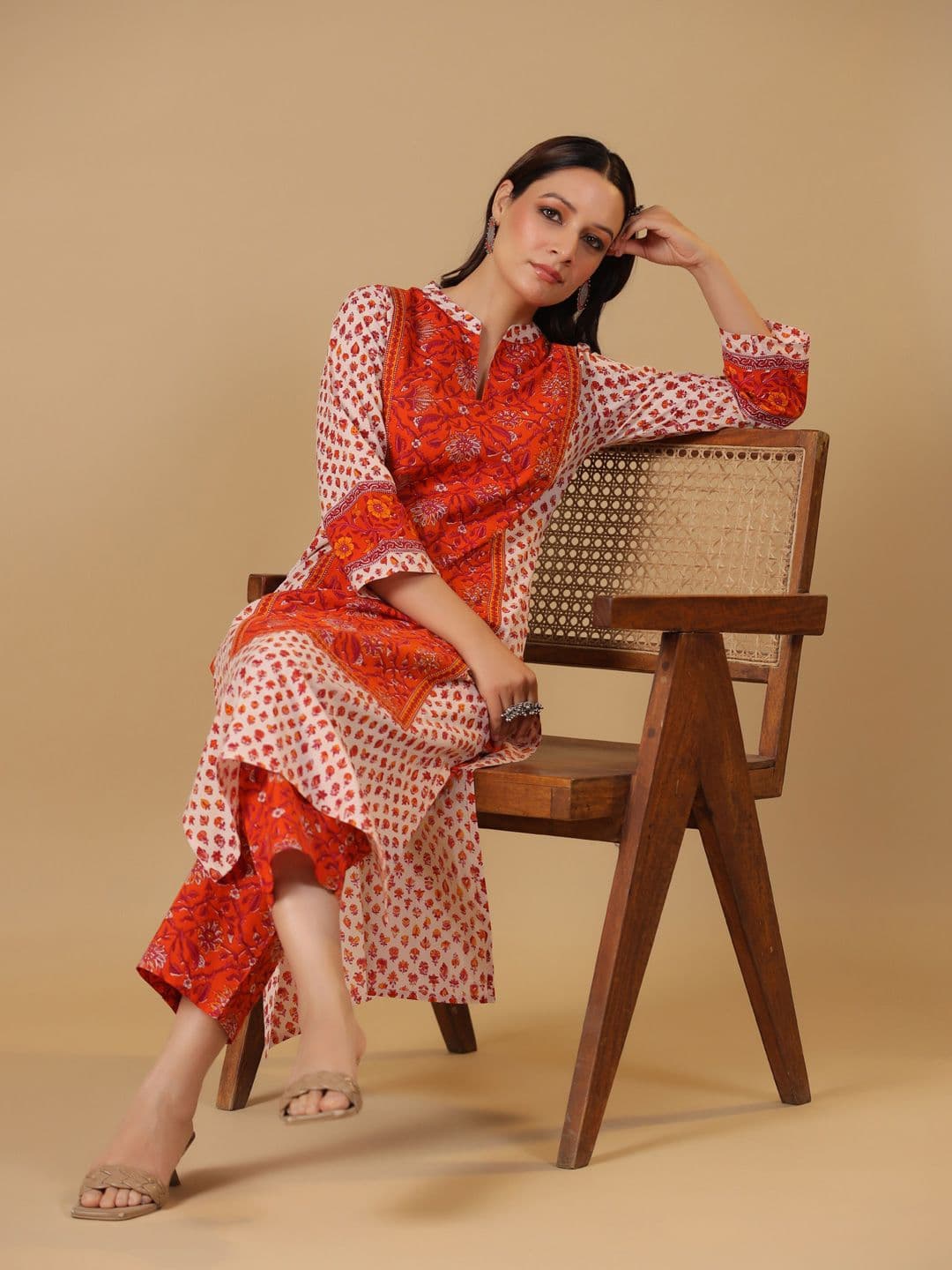 anayna Floral Printed Mandarin Collar Straight Pure Cotton Kurta With Trousers - view 1