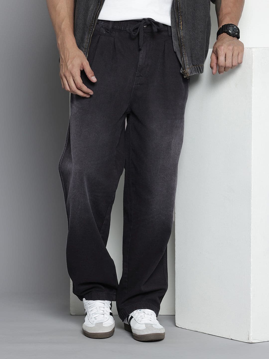 The Indian Garage Co Men Pleated Relaxed Fit Pure Cotton Jeans - view 1
