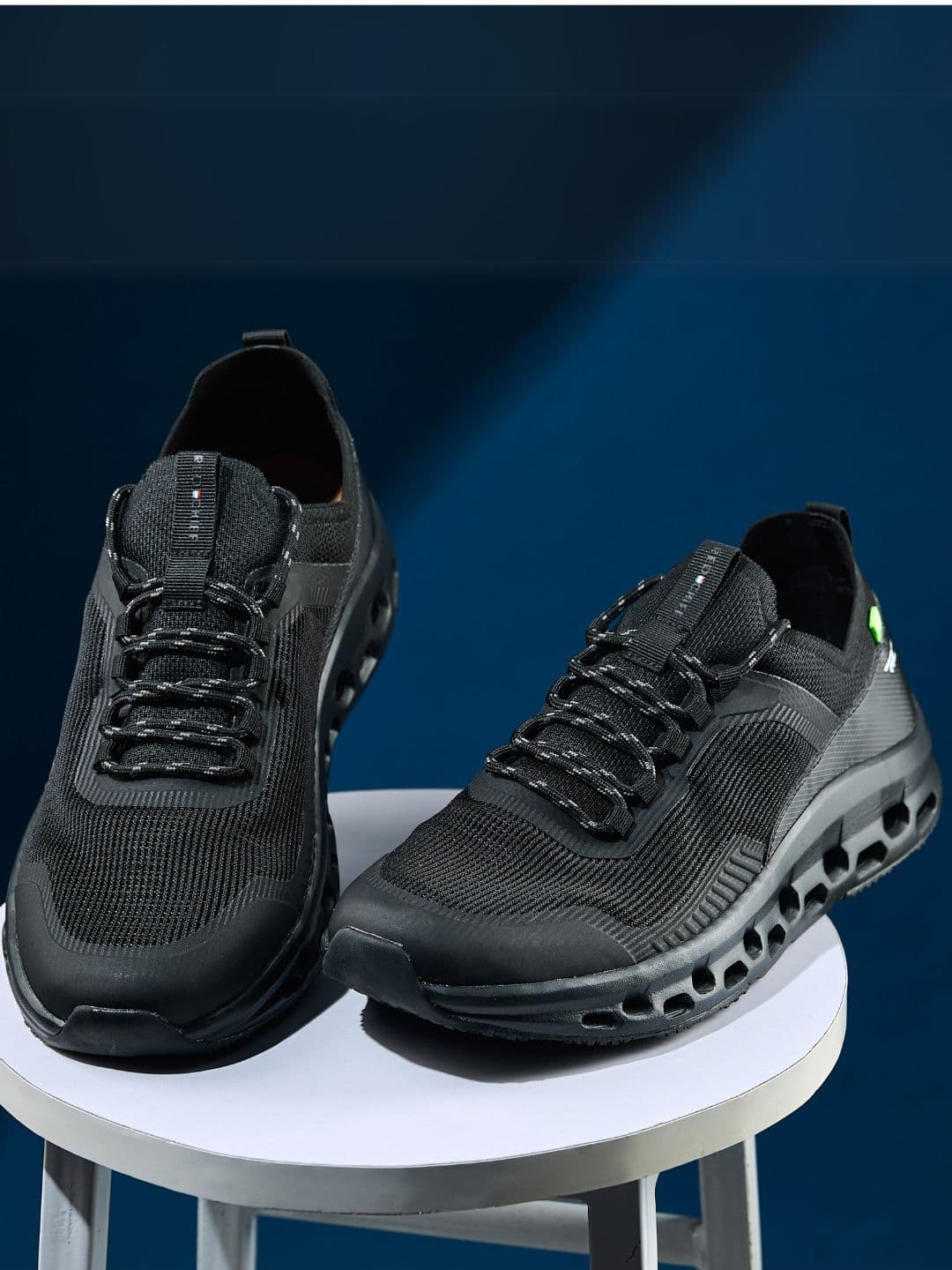 Red Chief Men Mesh Walking Non-Marking Shoes - view 1
