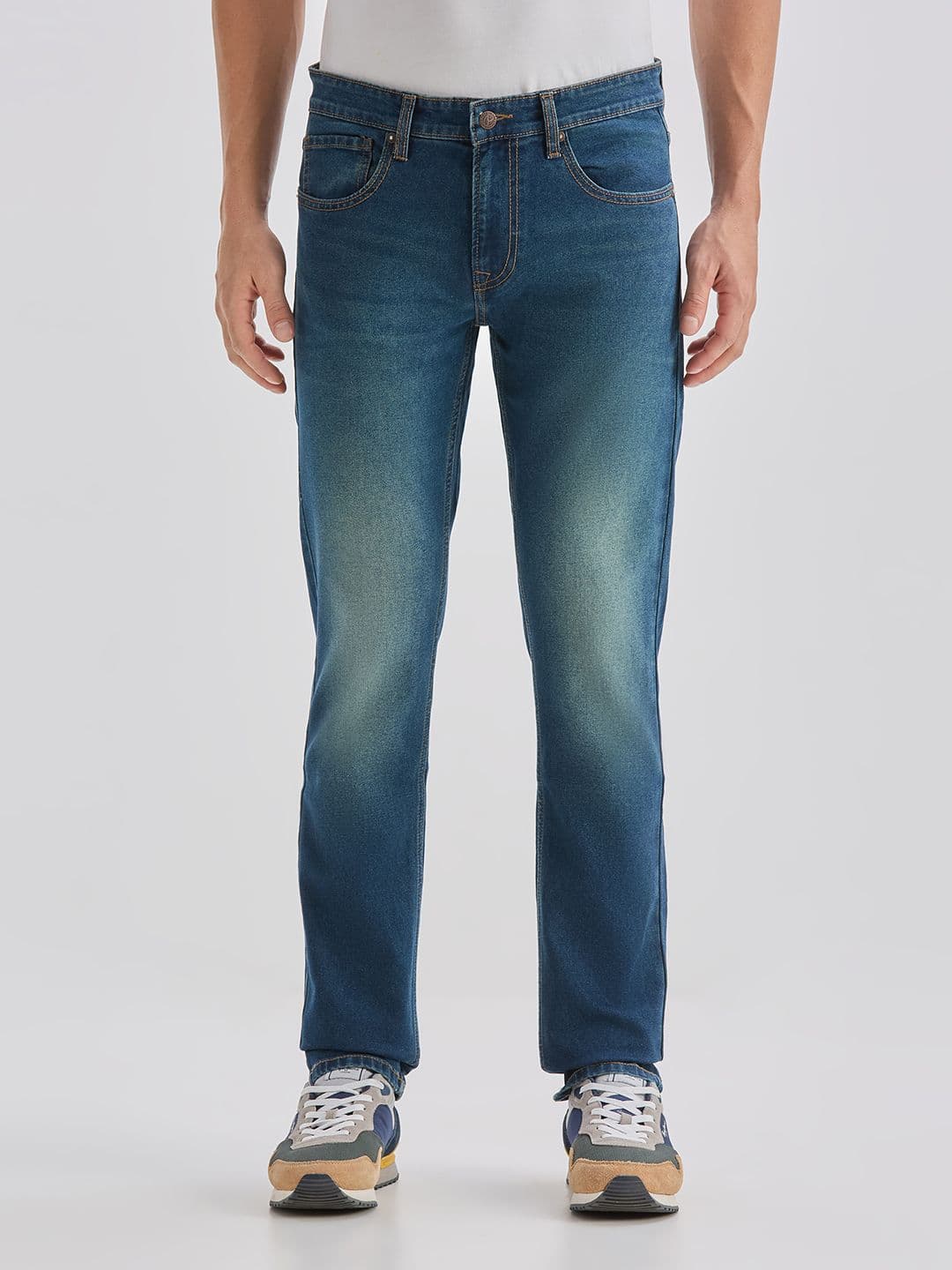 Pepe Jeans Men Vapour Slim Fit Mid-Rise Light Fade Stretchable Jeans - view 1