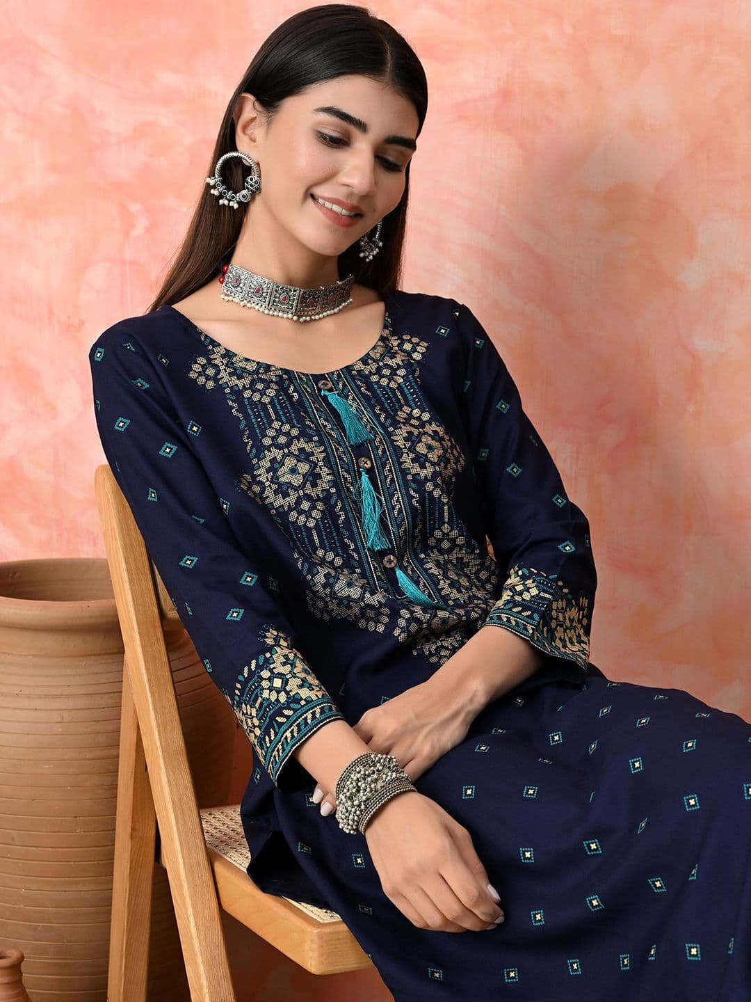 Bhuja Geometric Printed Round Neck Straight Kurta - view 1