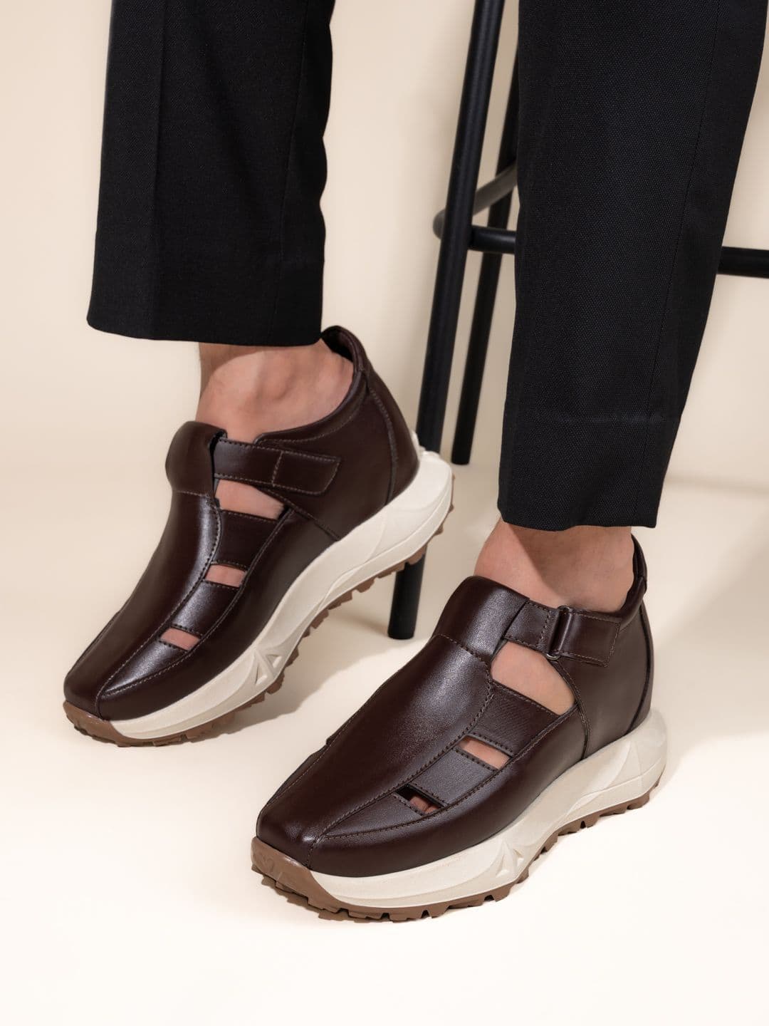 HI Toes Men Fisherman Elavator Sandals - view 1