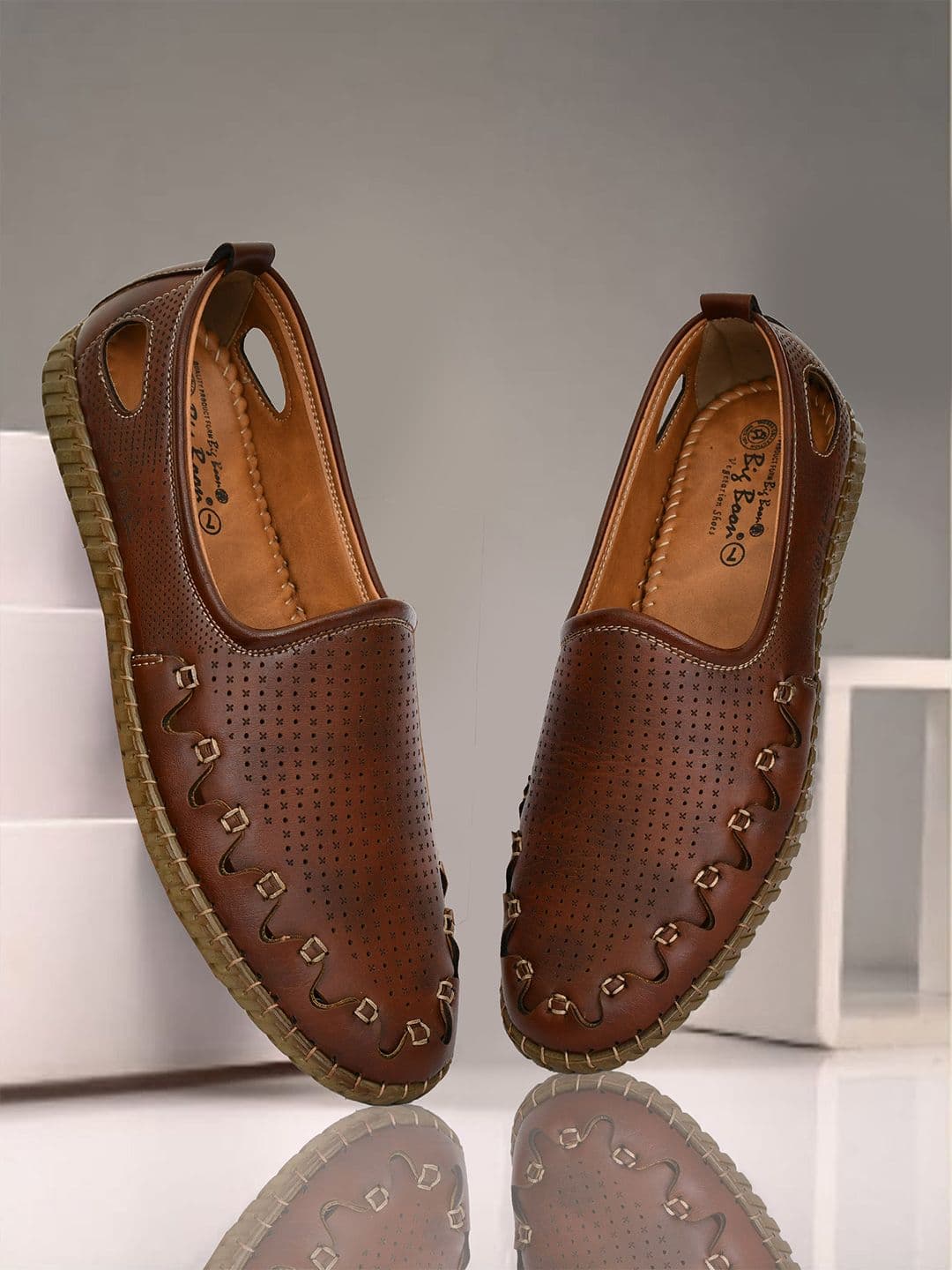Big Boon Men Shoe-Style Sandals - view 1