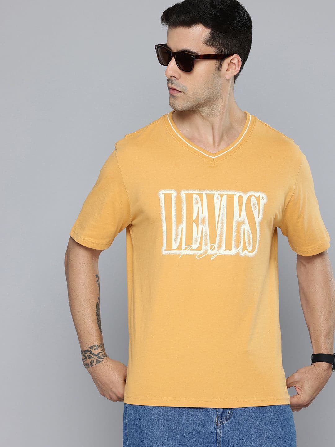 Levis Men Brand Logo Printed V-Neck Drop-Shoulder Sleeves Pure Cotton T-shirt - view 1